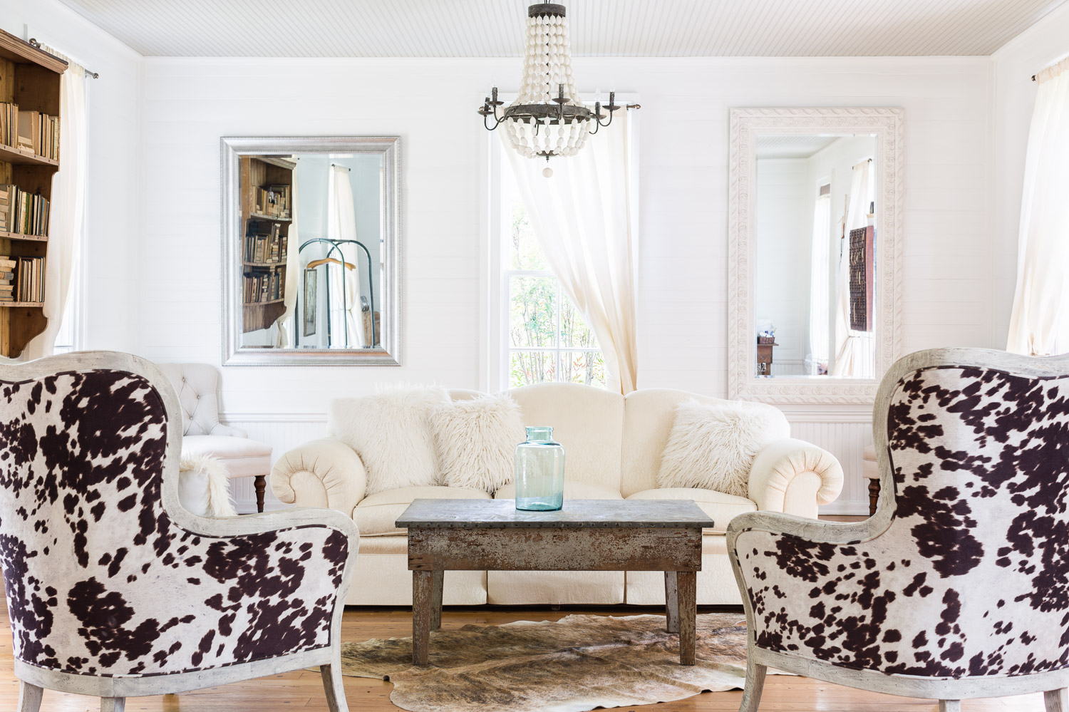 The Bridal Suite at Homestead Manor was once a one room schoolhouse. It is decorated in Modern Farmhouse Style boasting antique chandeliers, cowhide covered chairs, and other antique furnishings.