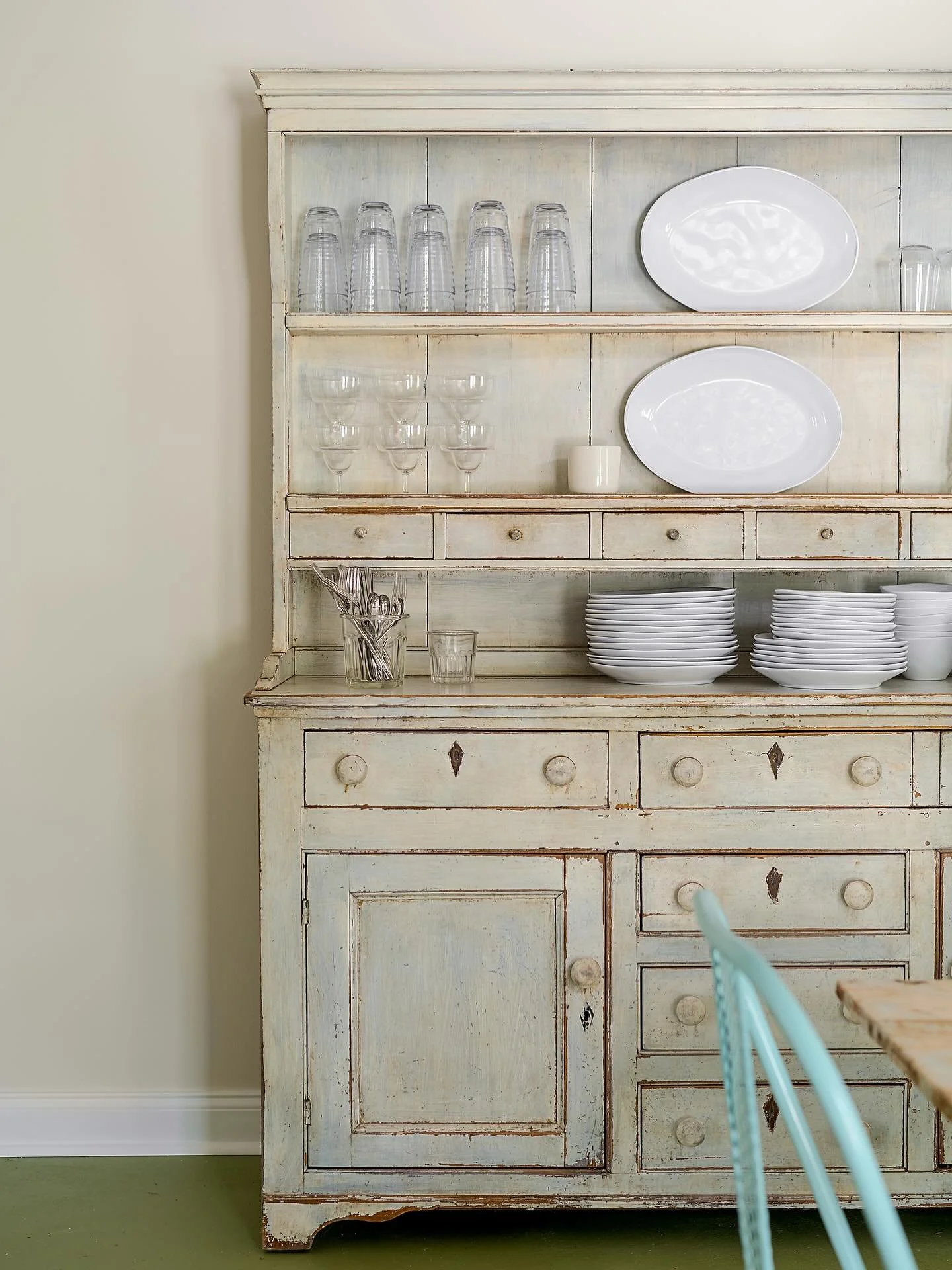 Just days away from wrapping up this amazing project @idlewildfarmtennessee. Be sure to follow the account for big updates coming soon.

This gorgeous antique cupboard found at @thefeatherednest1 holds Melamine and other acrylic kitchen items for poo