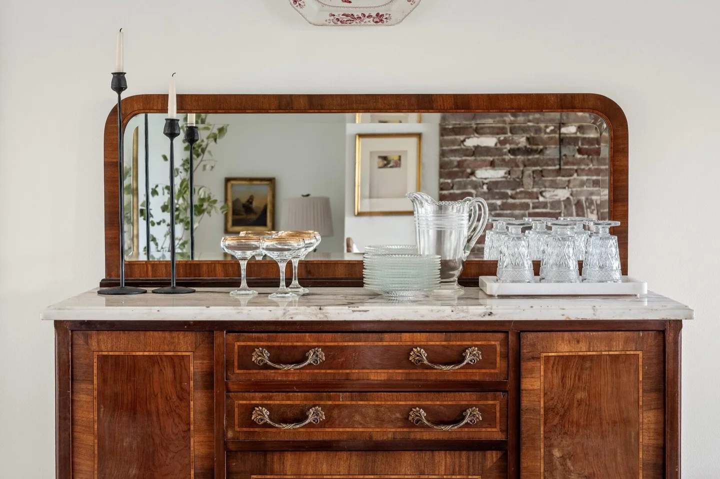 @idlewildfarmtennessee our 2 year journey to bring it to life wrapped up last year. It was a beautiful adventure. Our goal was to curate a luxury vacation rental you&rsquo;ll never want to leave.

More in bio @idlewildfarmtennessee

#frenchbuffet fou