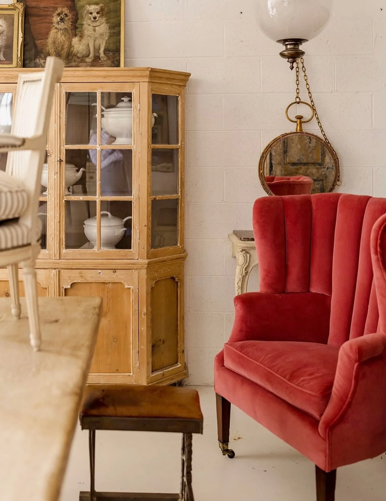 Can we have a moment for this chair? The style is gorgeous but the color is over the top. Well .. everything about it is, really. @virginiarichardsonantiques .. Nashville + the City Farmhouse Vintage Fling .. June 12-13 .. Bicentennial Park Pavilion 