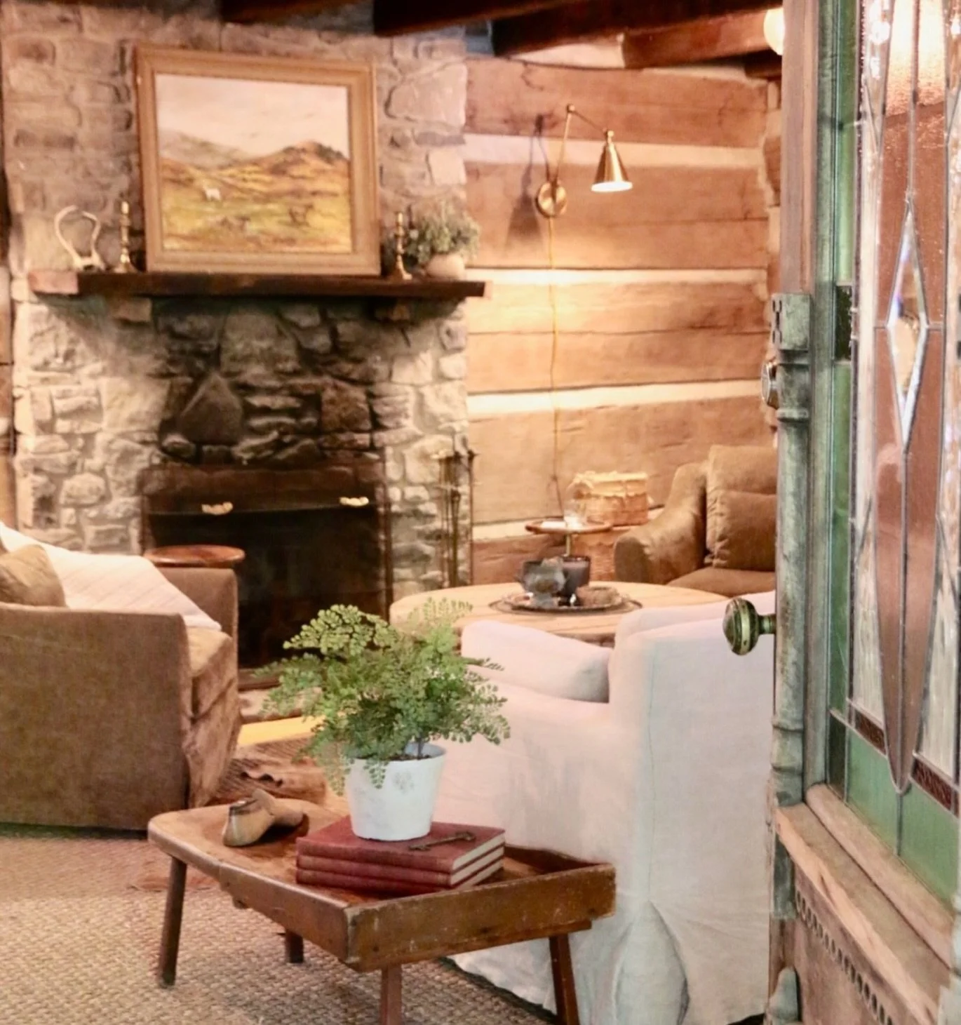 Shop with our City Farmhouse Vintage Fling Vendor @braveheartedbeauty and stay at her 1855 Historic Cabin when in Franklin for the show. This gorgeous cabin sleeps 6 and is beautifully appointed throughout. Such a treat to be enveloped in a forest of