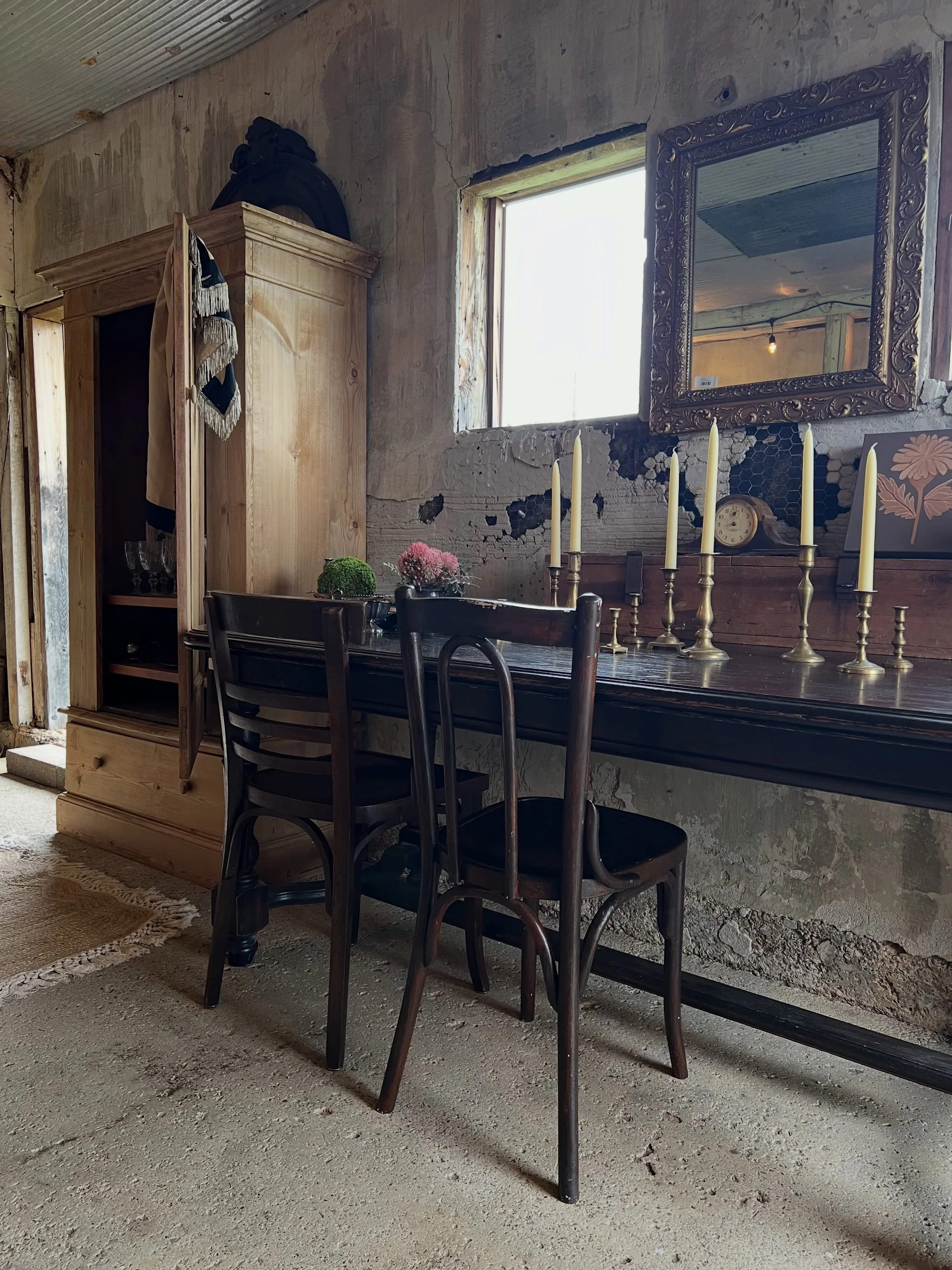 Did any of y&rsquo;all go to Round Top, Texas this past spring? If so then I&rsquo;m sure you shopped with @foundvintage_co at the @thehorseshoeroundtop. But, if you didn&rsquo;t go, or if you missed Rebecca and Tad, you&rsquo;ll be happy to know the