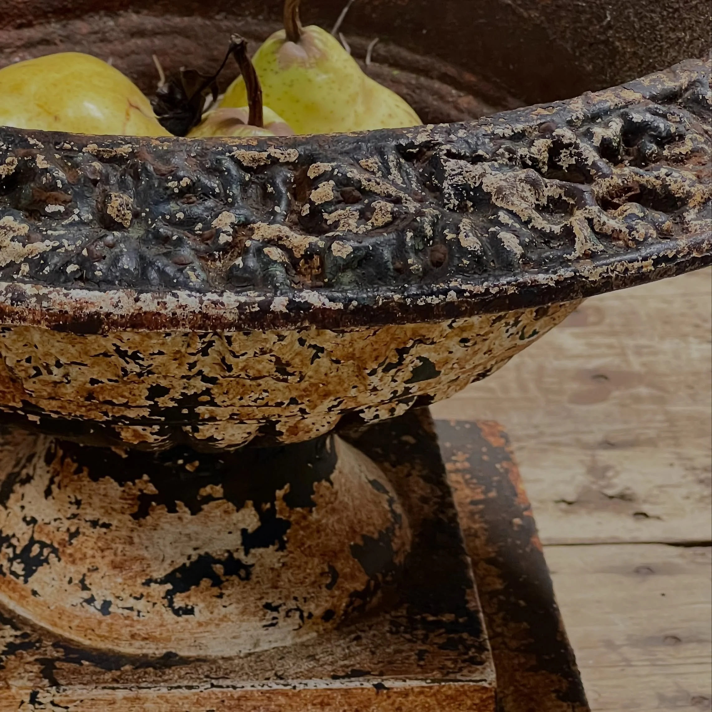 The colors of this gorgeous 19th century tabletop urn has me thinking of fall 🍂 And, fall brings the City Farmhouse Popup Fair! So ready for it! November 13-14 at Bicentennial Park in America&rsquo;s favorite small town Franklin, TN! 💛 Tickets drop