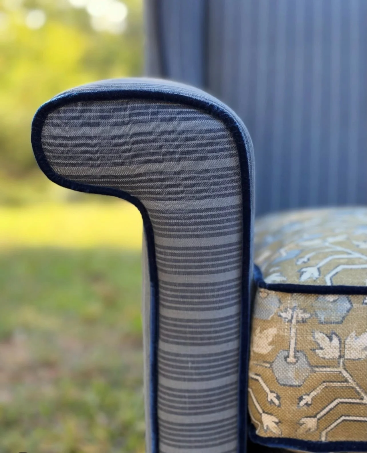 Can we have a moment for the chairs? 🥂 

🗓️ City Farmhouse Popup Fair 
 Friday + Saturday November 13-14 
 Featuring 40 of the best curated vendors!
 Antiques, Vintage, Jewelry, Handmade 
 Bicentennial Park Pavilion
 400 5th Ave. 
 Franklin, Tennes