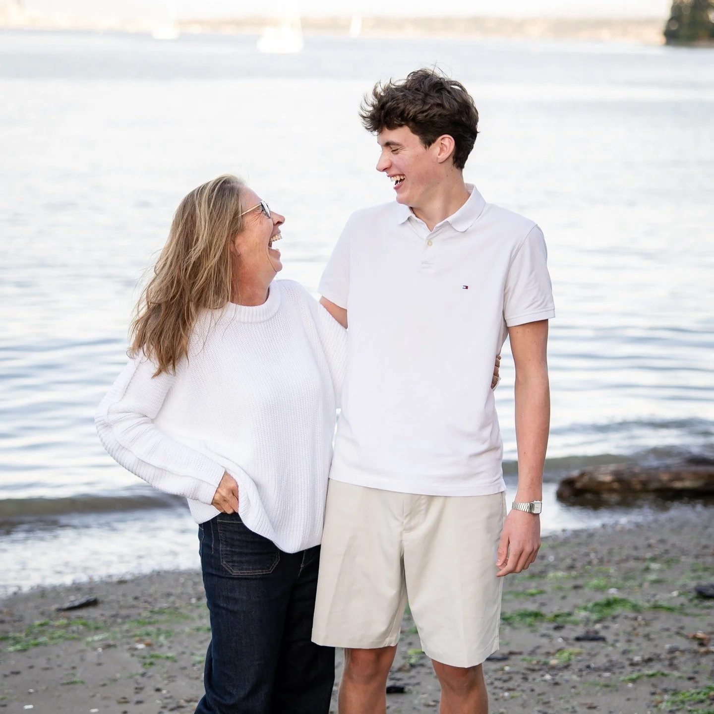 Senior Sunday for this awesome senior. I met his mom @meganeiden playing tennis - and I adore her. Love this season of seniors and celebrating them! 

#seniorsunday2026 #classof2026 #bainbridgeislandseniorphotographer #seattleseniorphotographer #bain
