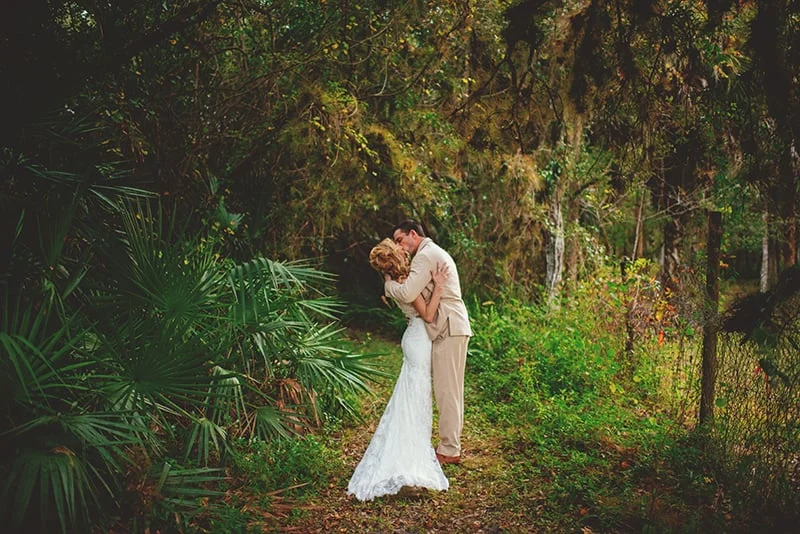 naples-backyard-wedding-photos-087.jpg