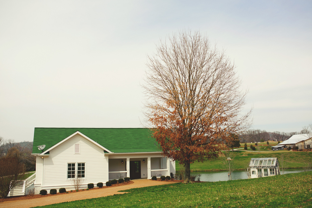 mint springs farm wedding: bridal suite