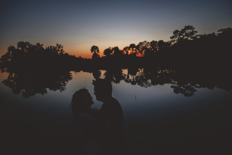 romantic-florida-river-engagement-photos-052.jpg