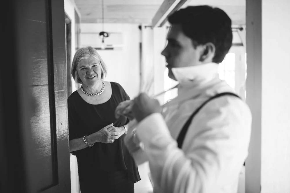 ocean view club wedding : groom putting on tie