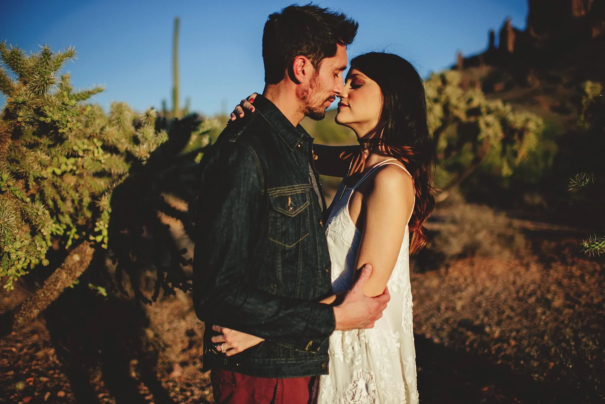 superstition-mountains-desert-engagement-photos-0016.jpg