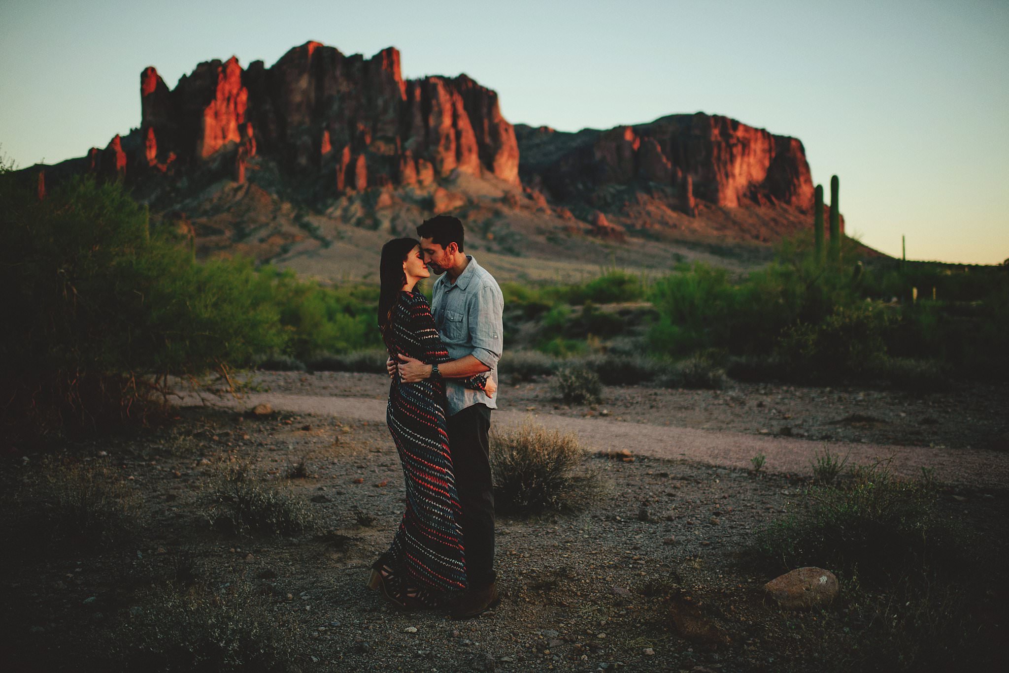 superstition-mountains-desert-engagement-photos-0032.jpg