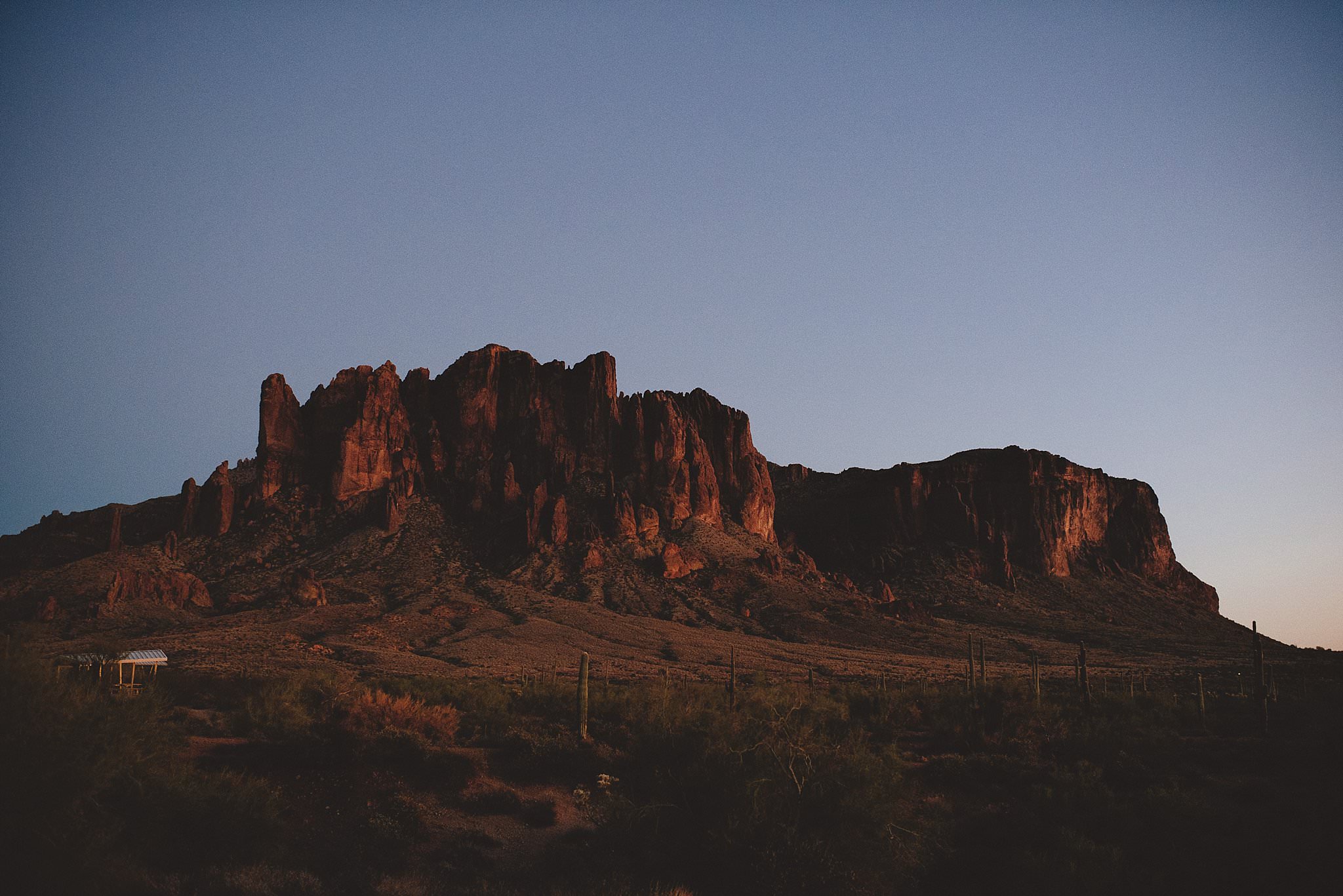 superstition-mountains-desert-engagement-photos-0039.jpg