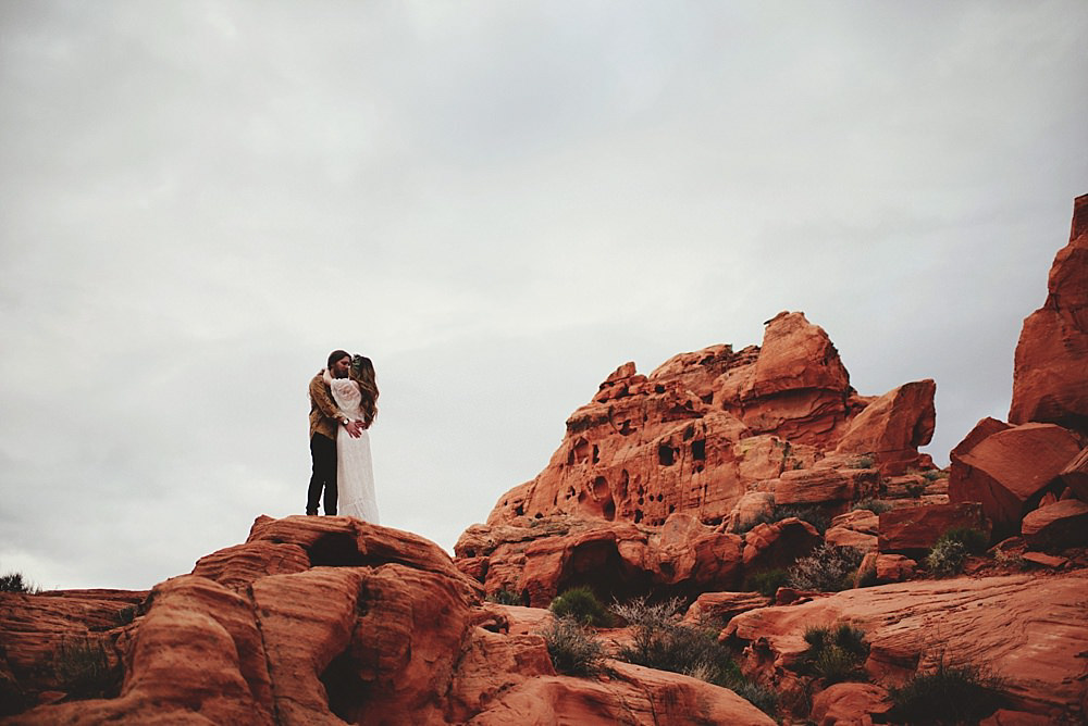 valley of fire engagement photos : gloomy day