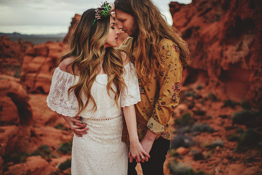 valley of fire engagement photos : bohemian style