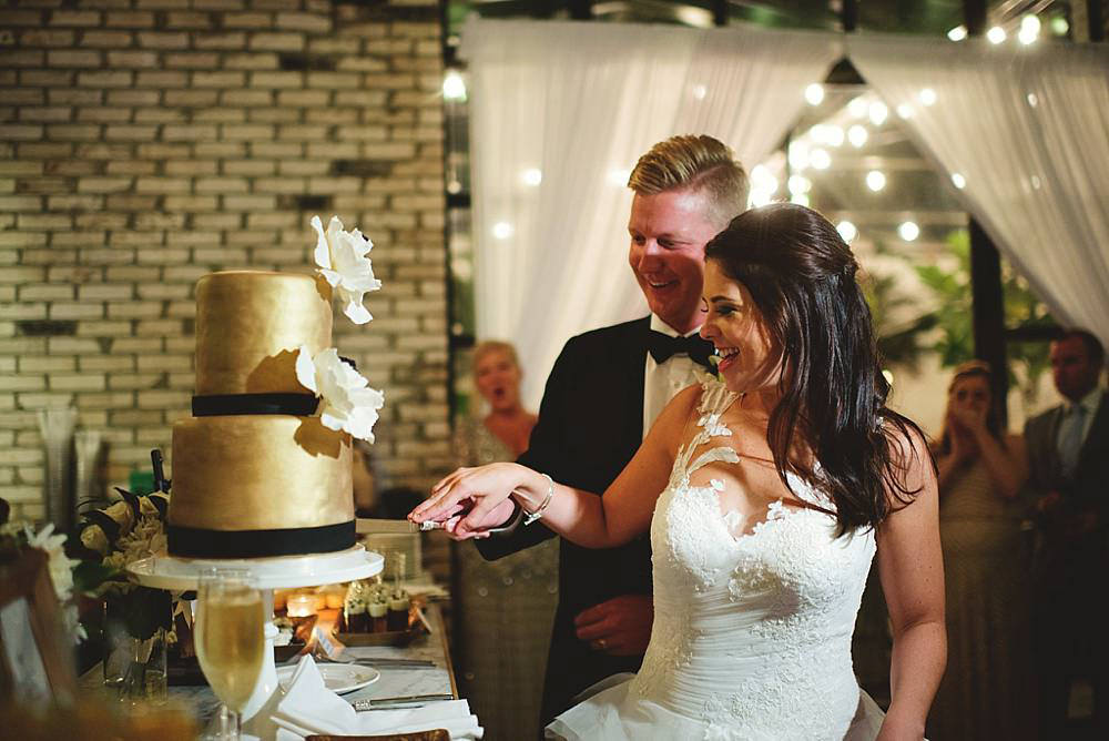 oxford exchange wedding : cake cutting