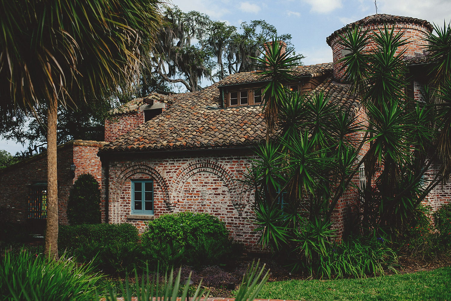 casa feliz wedding photos: back of house