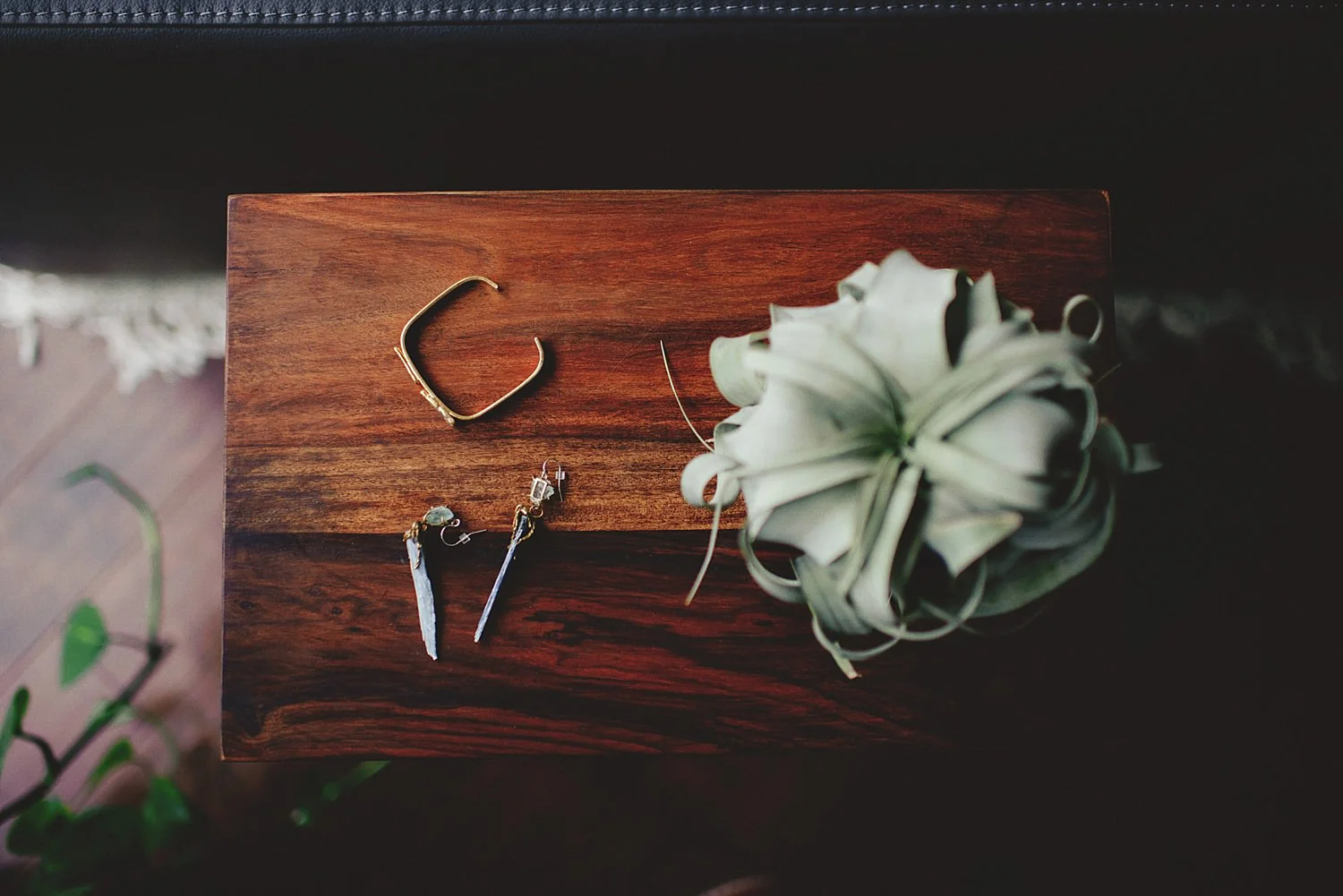 knowles memorial chapel wedding: brides accessories