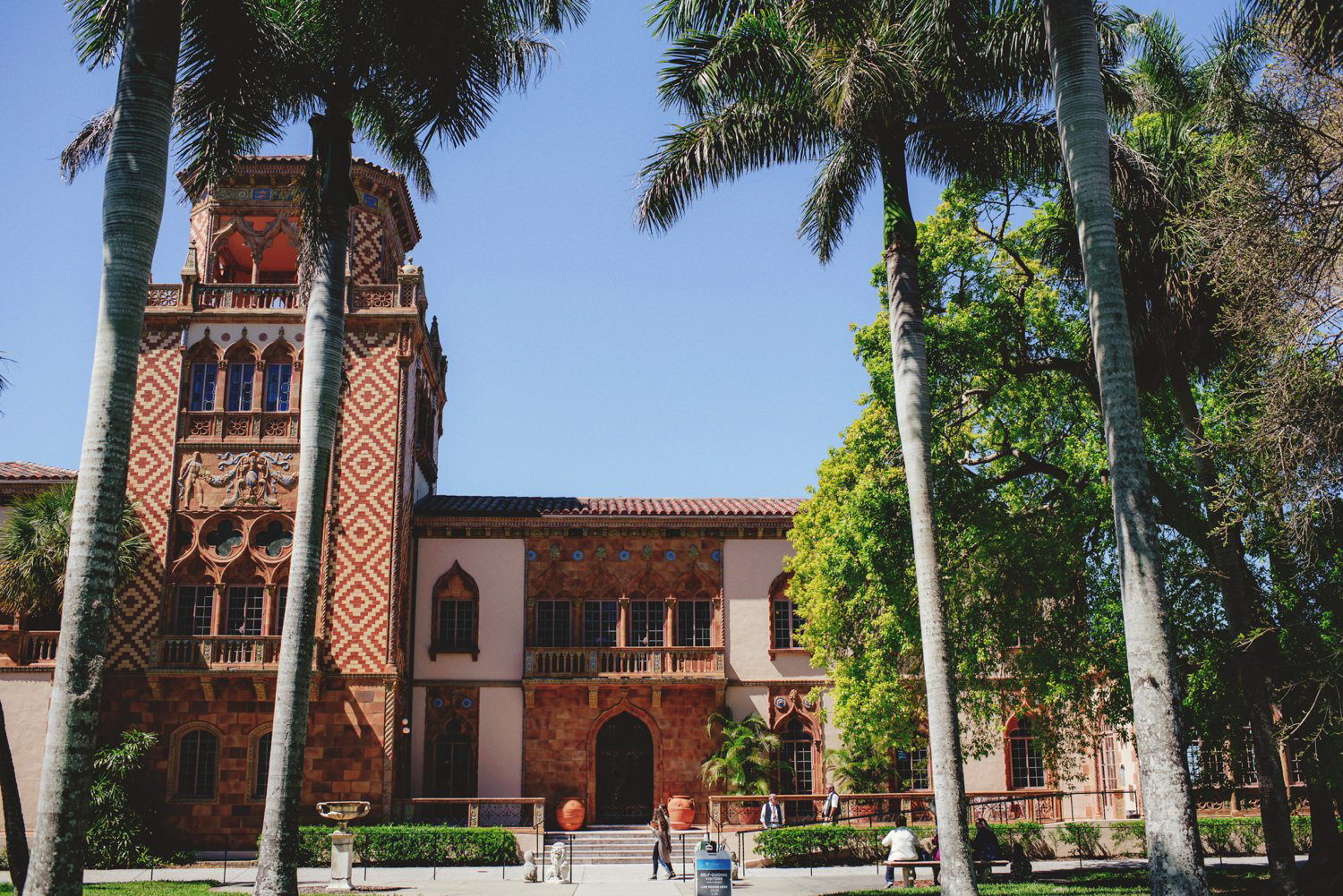 editorial ringling wedding: front of the ca' d' zan mansion