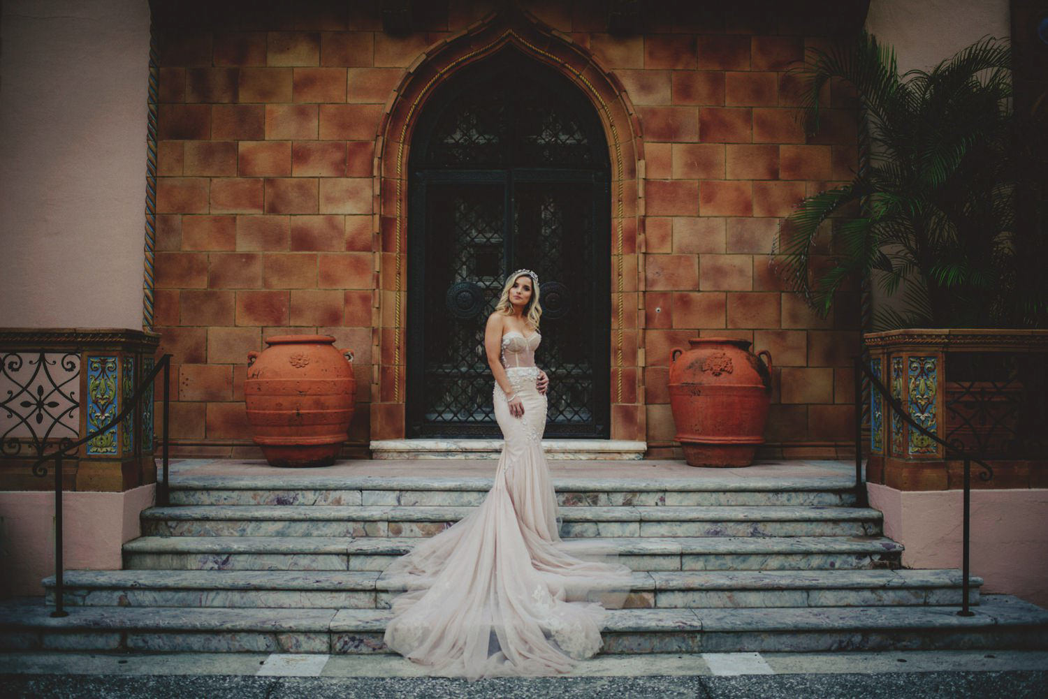 editorial ringling wedding: stylish bride 