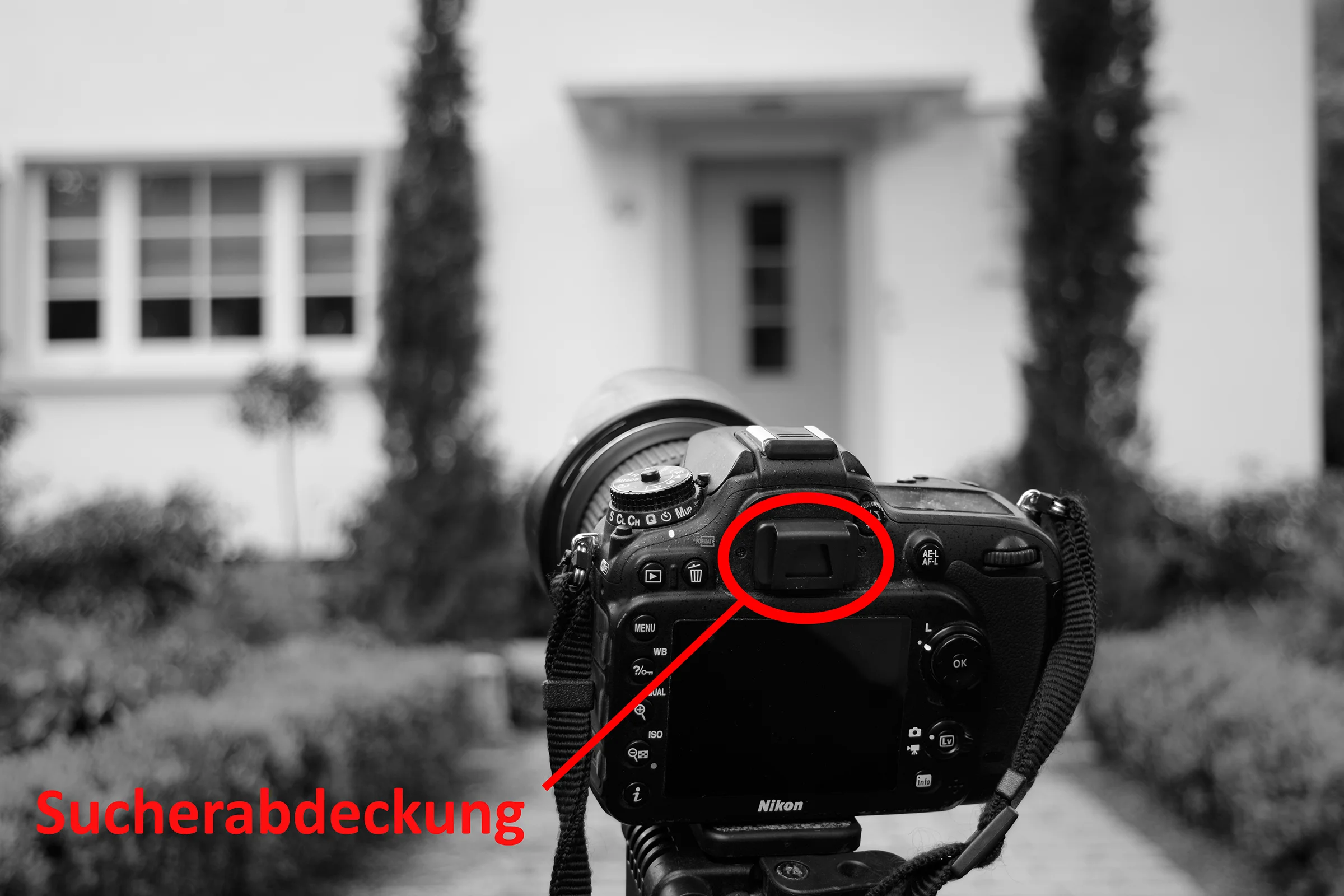 Bei Langzeitbelichtungen mit ND Filtern ist es wichtig den Sucher abzudecken um das Einfallen von Streuulicht zu verhindern. Ansonsten werden Kontraste gemindert und ein lilaner Farbschleier legt sich über das Bild.
