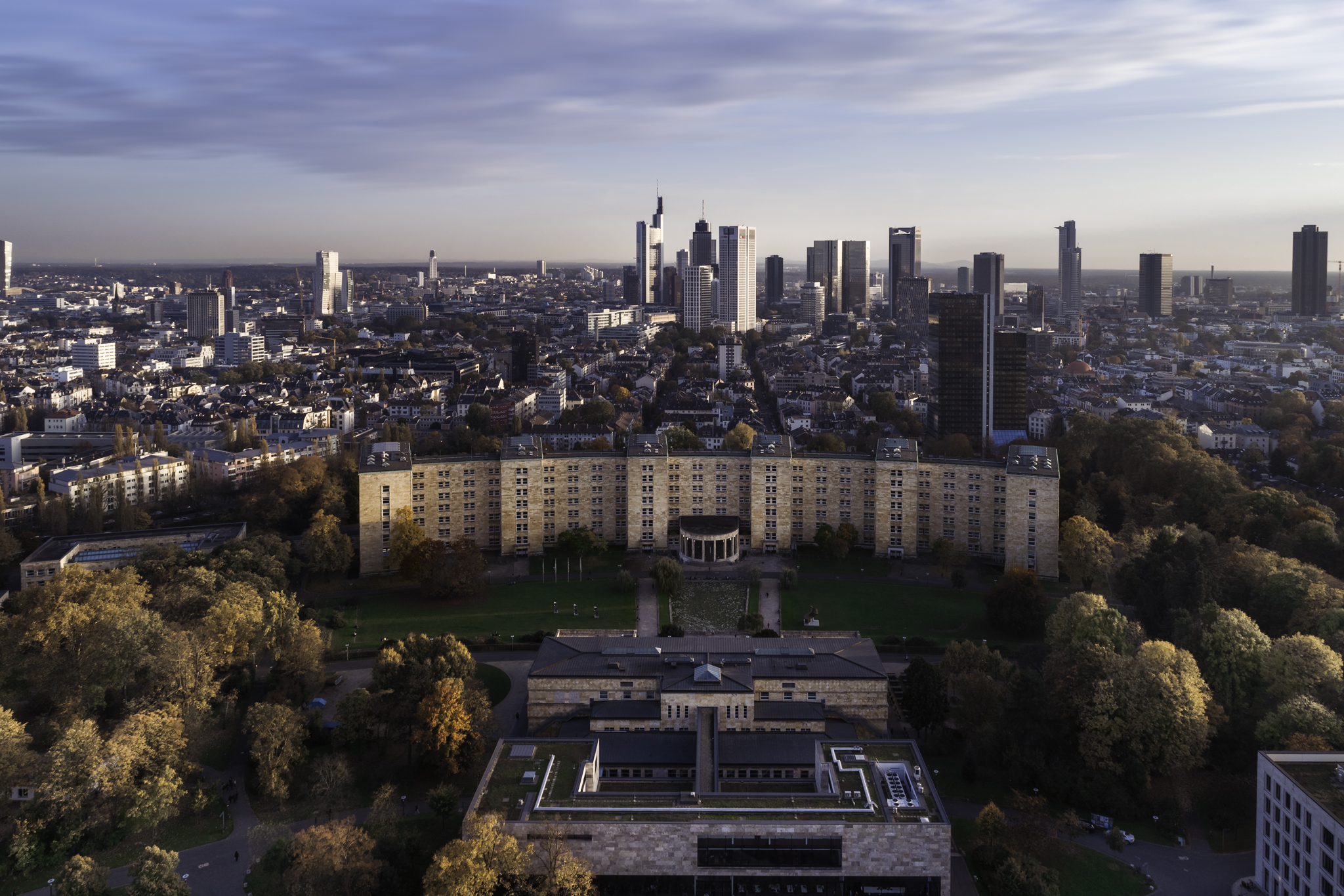 Skyline Frankfurt Drohnenaufnahme