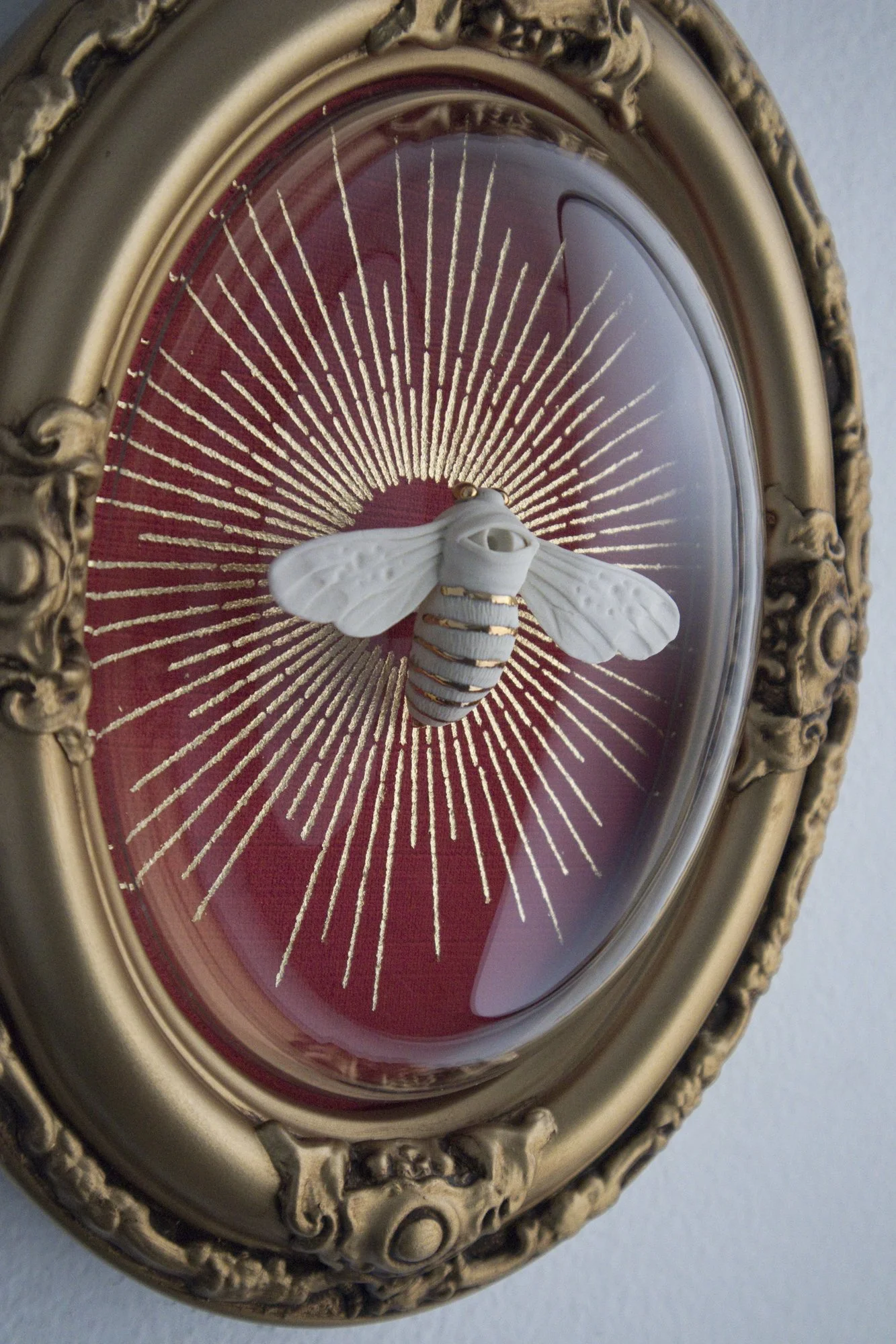 bee red gold main side1.jpg