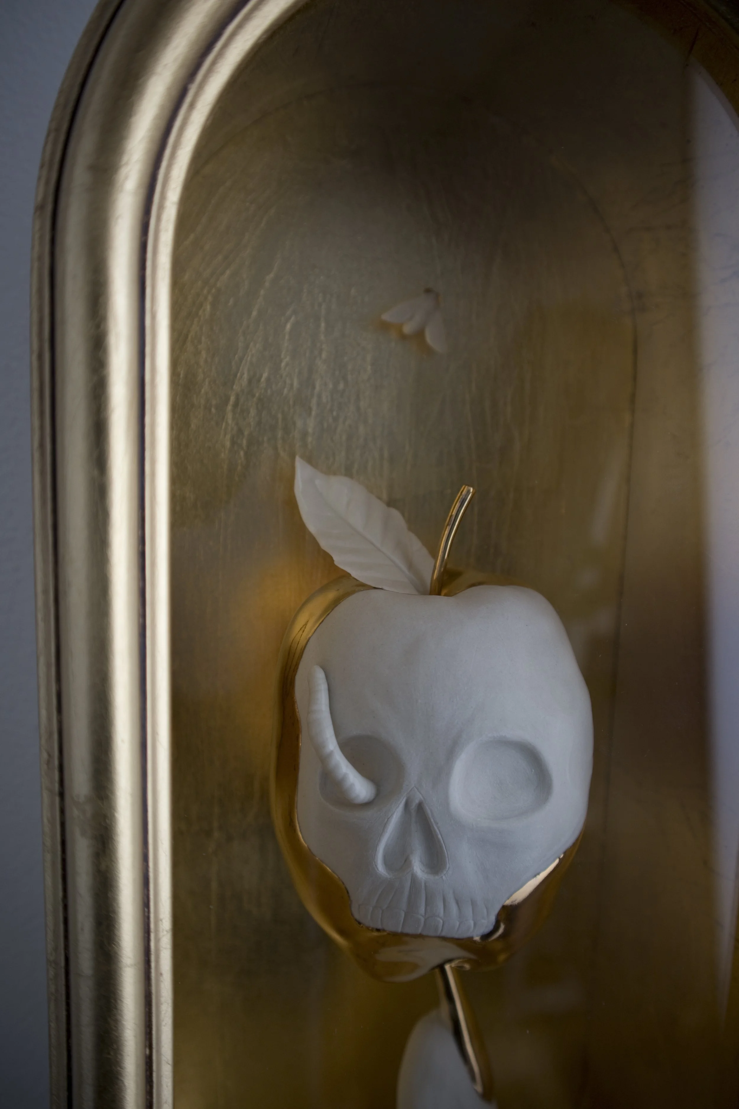 Linvingston apple skull detail.jpg