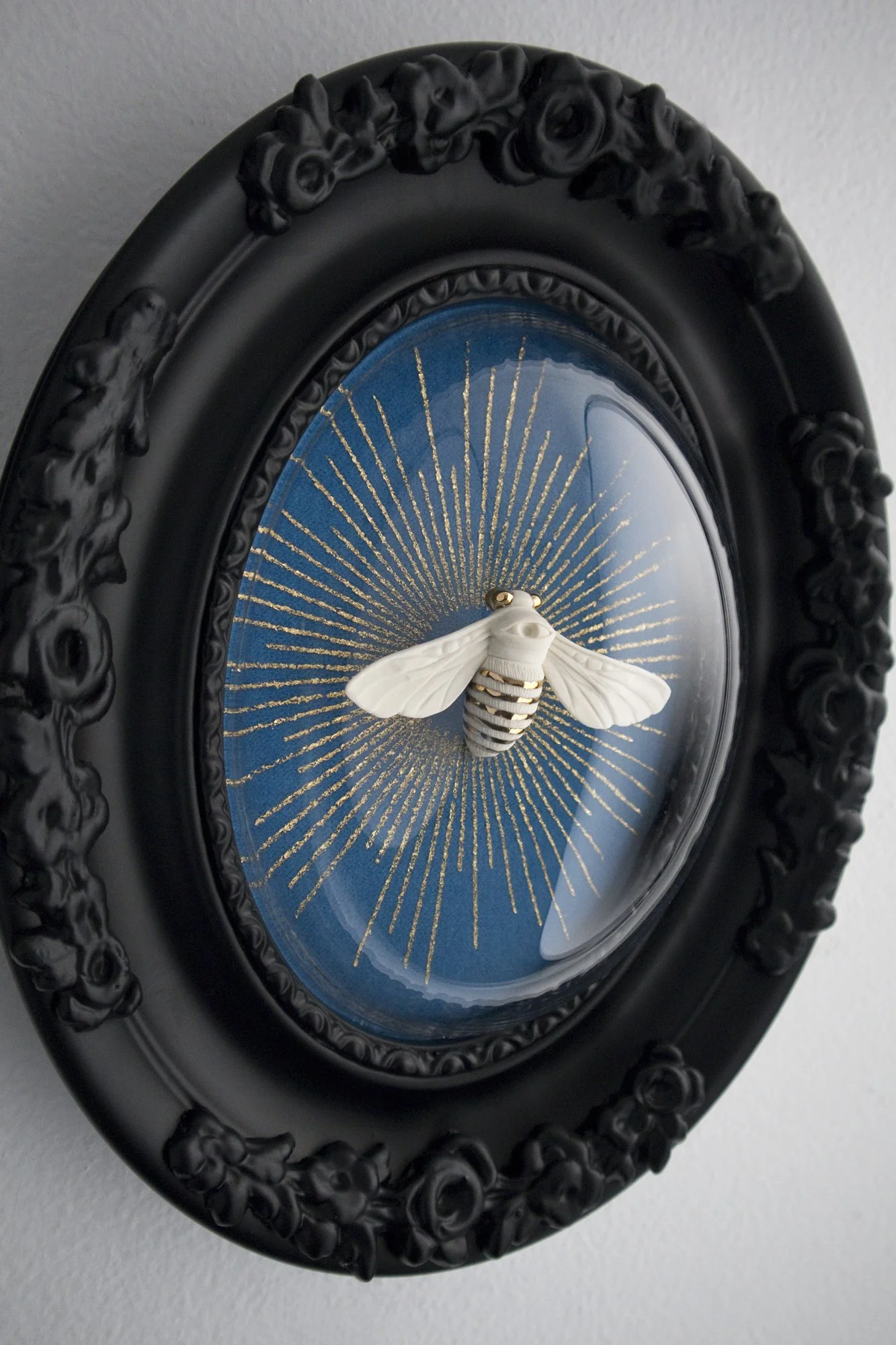 bee blue black side1.jpg