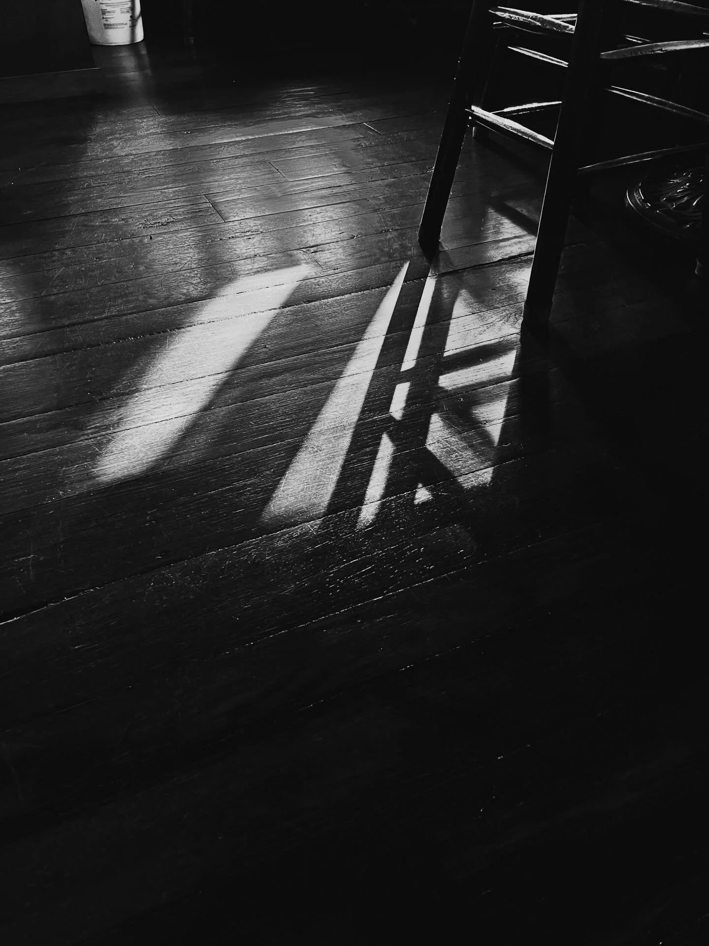 Happy December y&rsquo;all. Yes. I said it, it&rsquo;s December&hellip;.I know. 

JUST TAPPED

@foxfarmbeer Burst - IPA
@breweryommegang  Cherries Jubilee Quad - Belgian Quad
@threesbrewing Volition - Schwarzbier