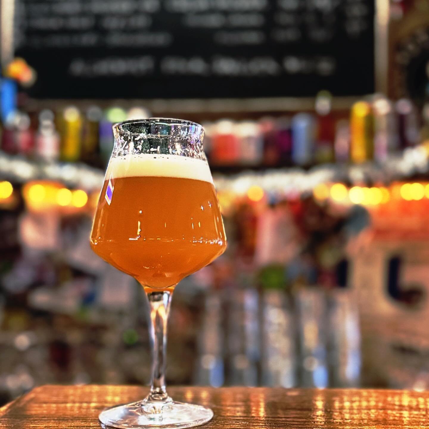 Well, it&rsquo;s winter. So that sucks, but the fireplace is rocking, we have beer, and @teresadegaetano is behind the bar to help warm you up

JUST TAPPED

@forestandmain Merriment - IPA
@killsboro Protect Ya Czech - Pilsner
@foxfarm Quiet Night - D