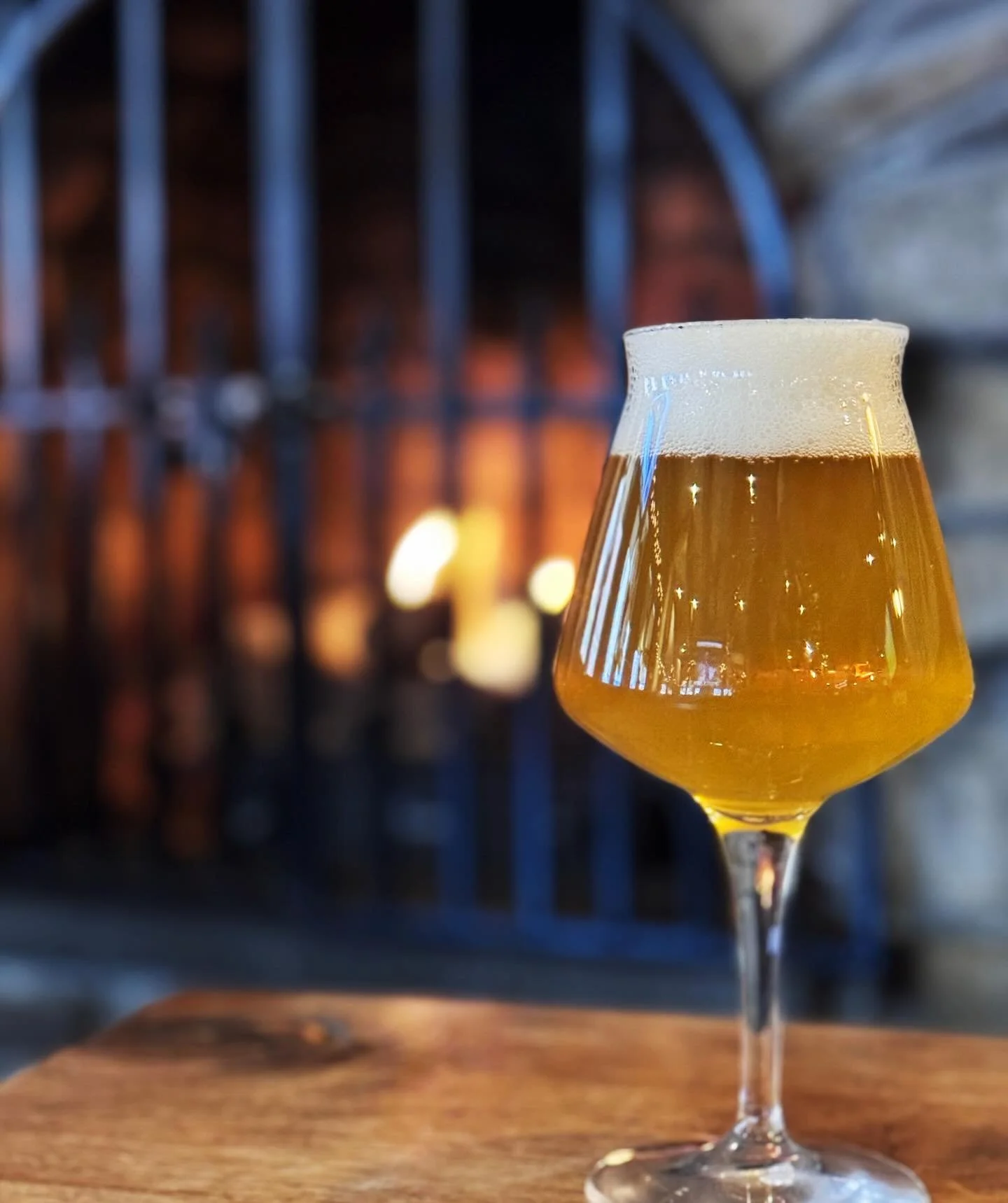 Need to warm up, sipping on a cold beer, next to a blazing fireplace? We think we know a spot. Open til 4am