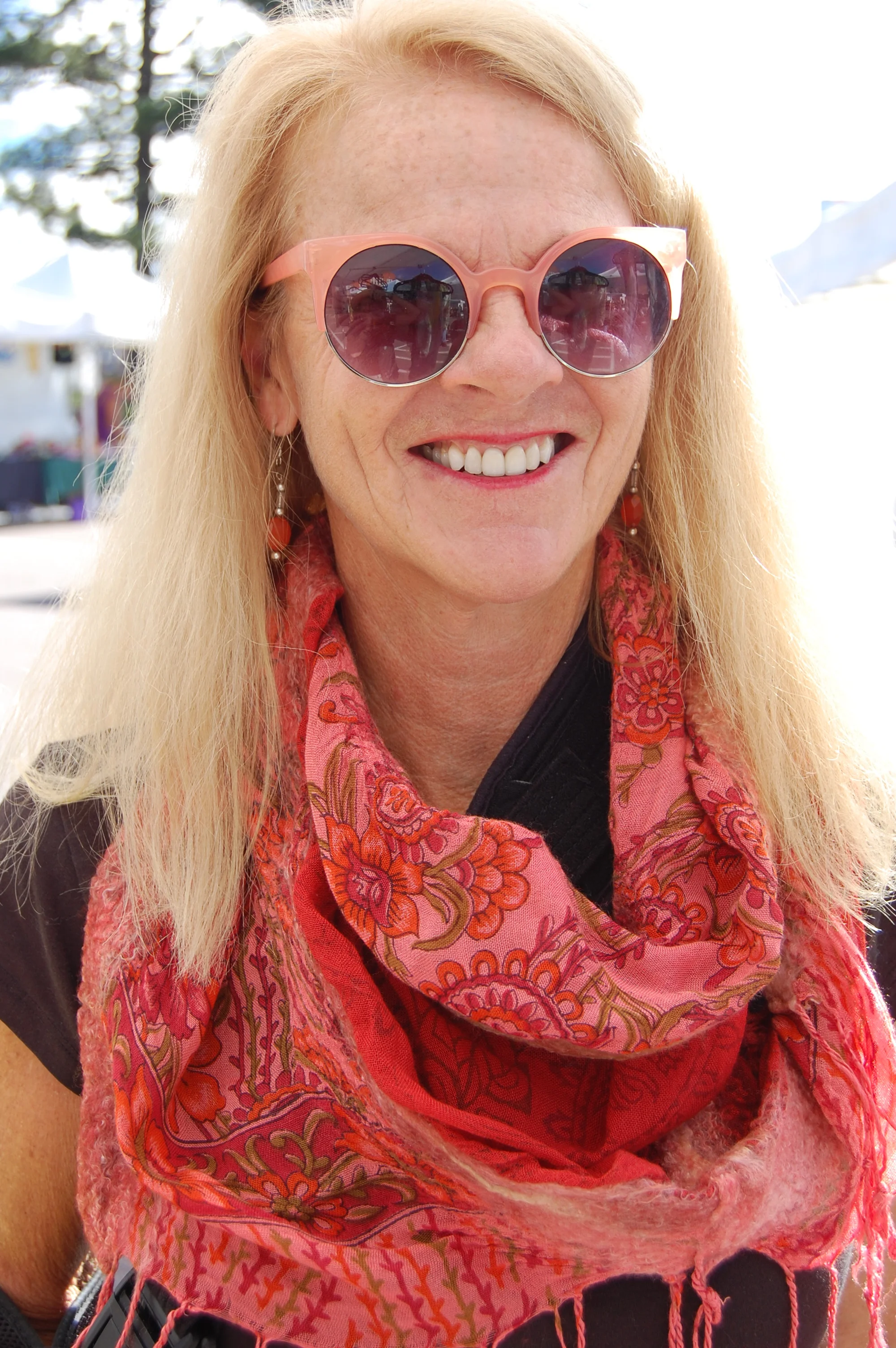 2015 july Susan models this Amici scarf (28).JPG