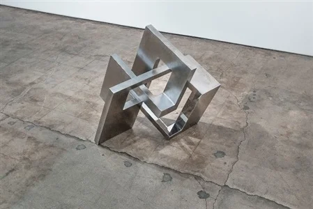 arturo-berned-patio-sculptures,-installation-view.jpg