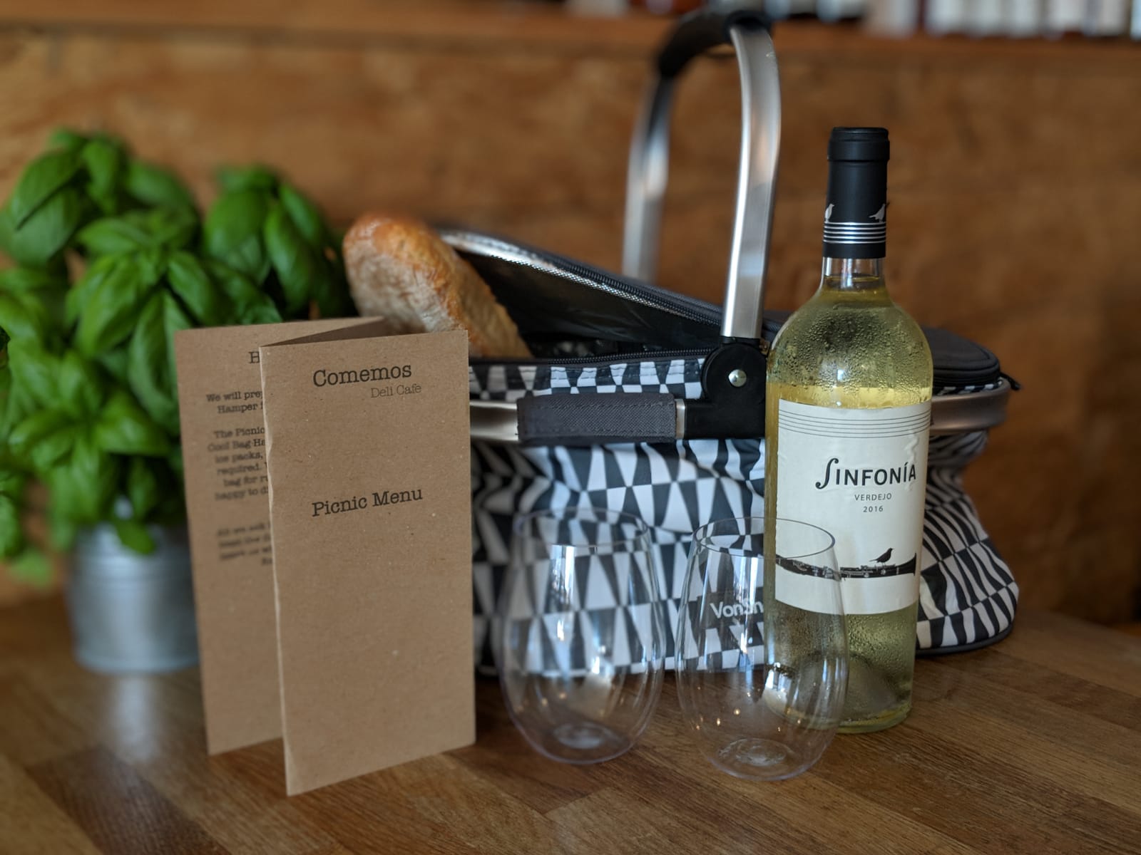 Enjoy our food as a Picnic!