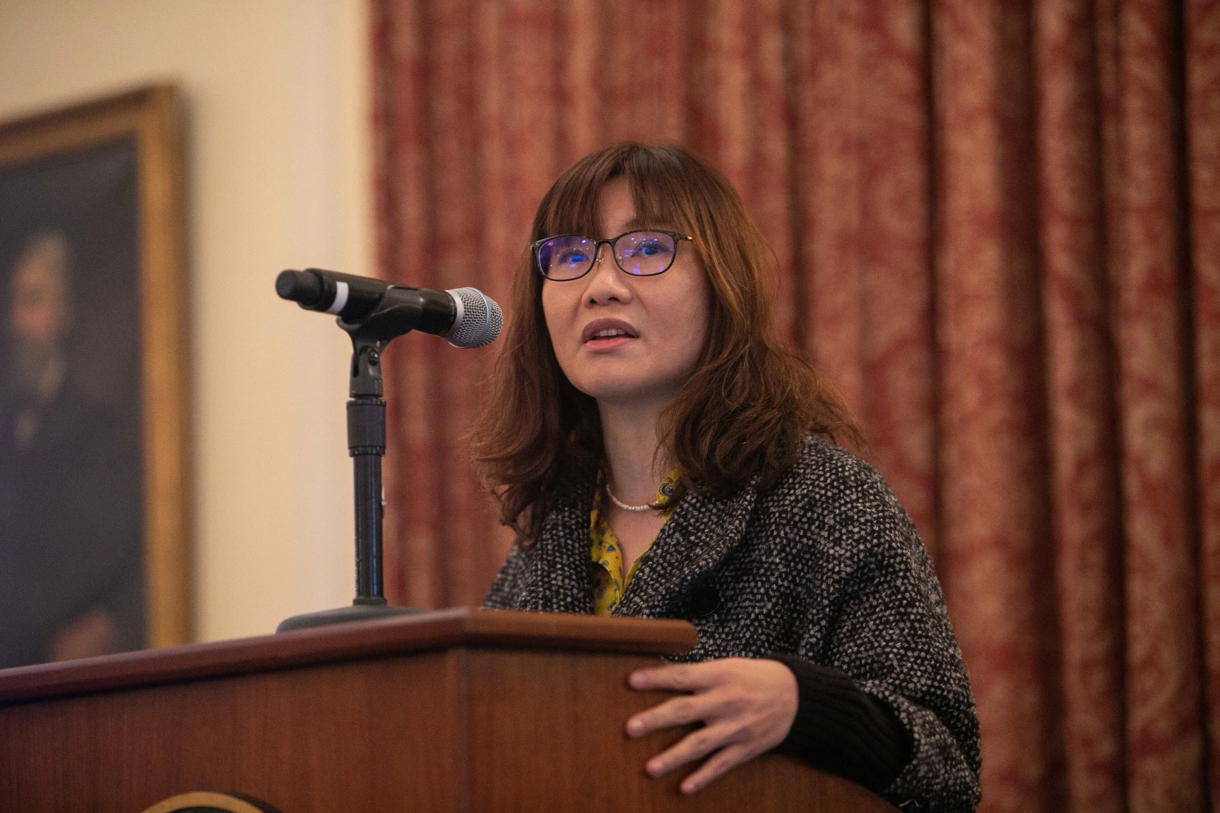 Affiliated Scholar Yu-Jie Chen in lecture.