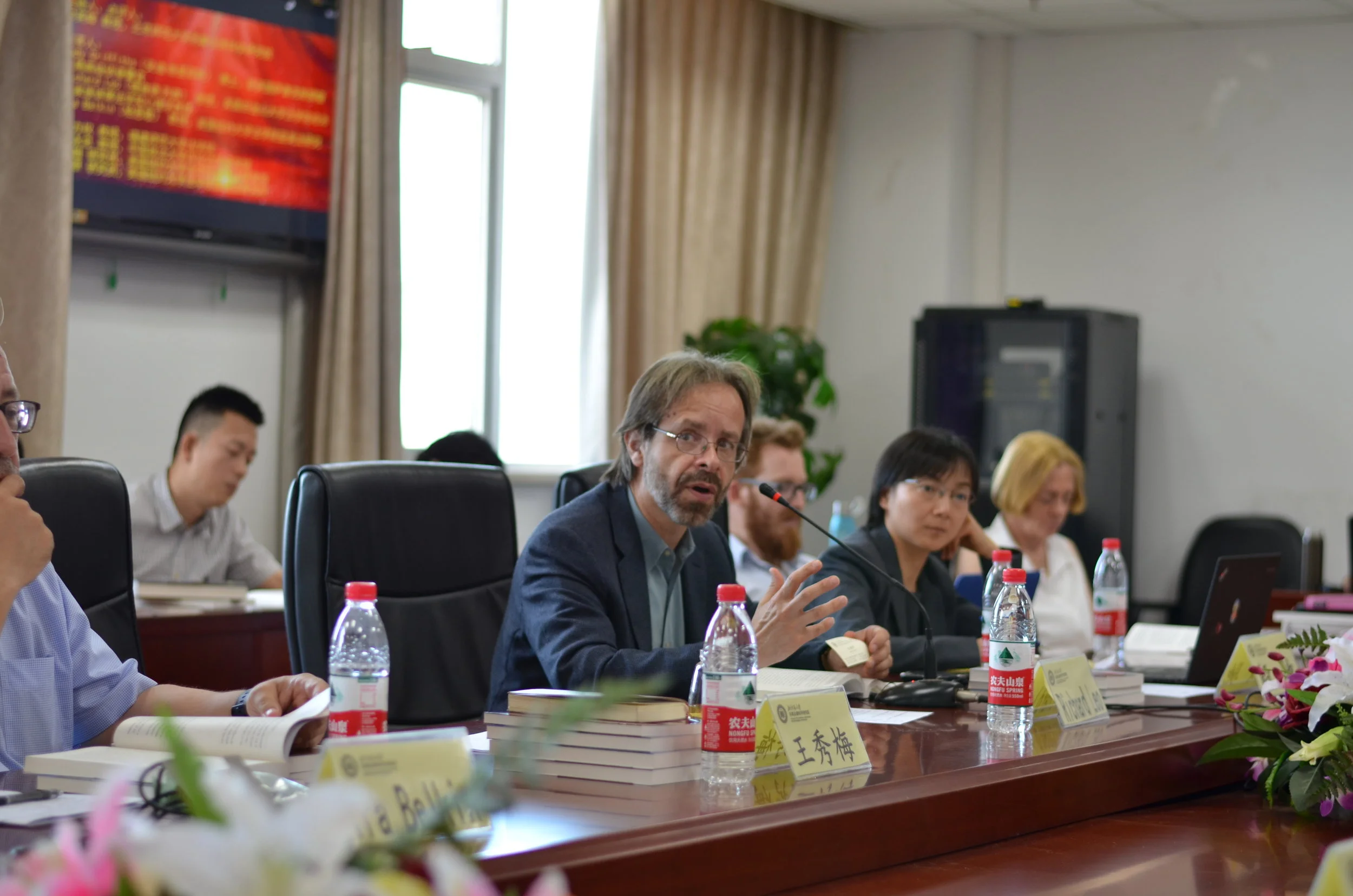 Professor Richard Leo (center)