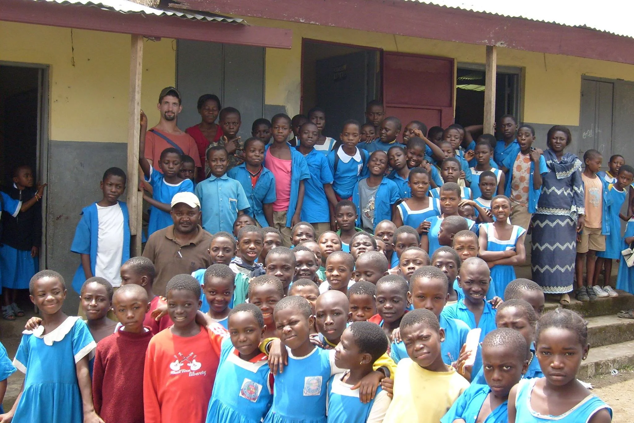 We work with many schools in Cameroon to teach students about sustainable agriculture and agroforestry. In a number of the schools, the teachers and students planted their own forest gardens to grow nutrias fruits and other foods. 