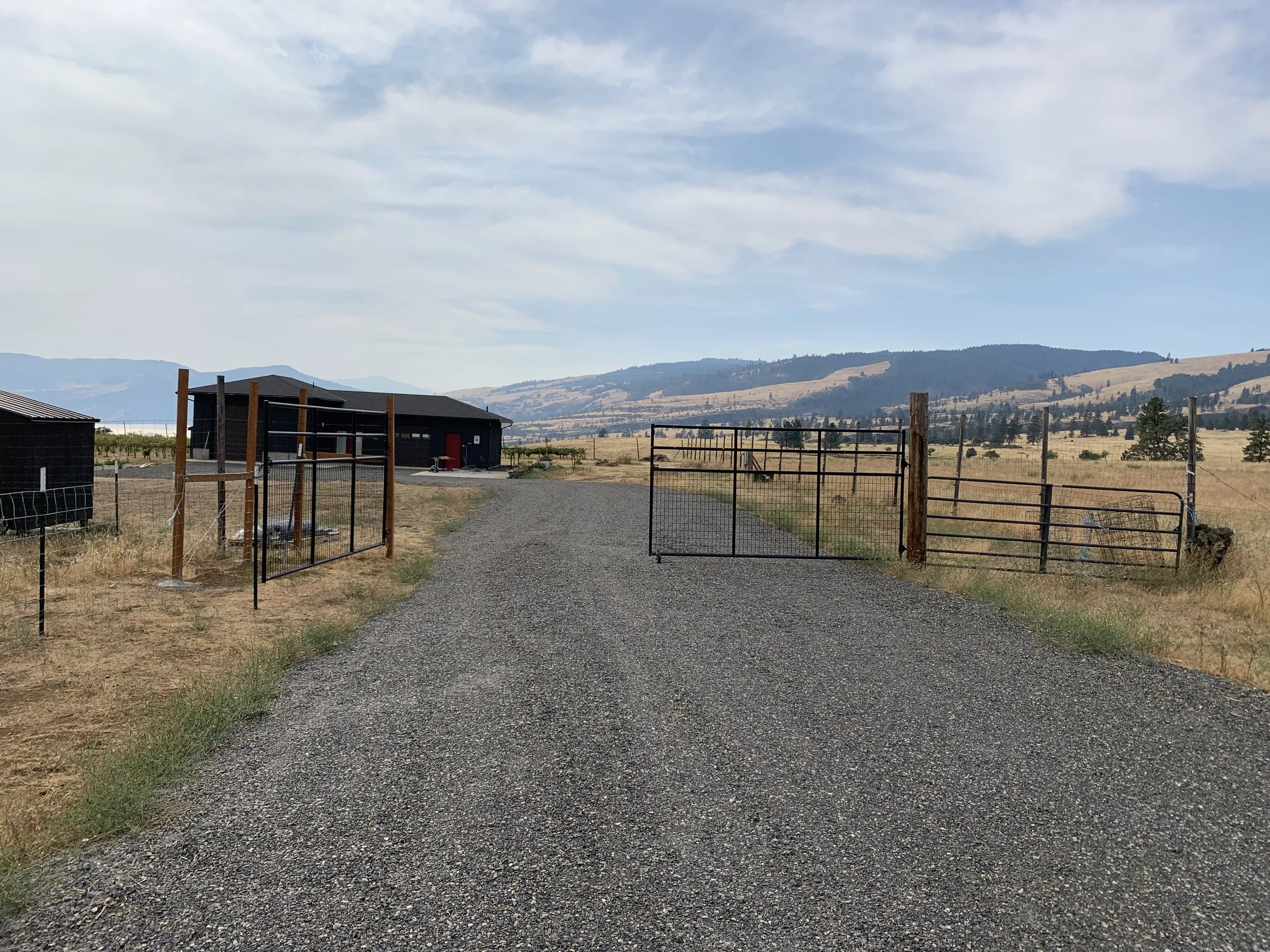 Photo of East Gate (shot facing west).jpg