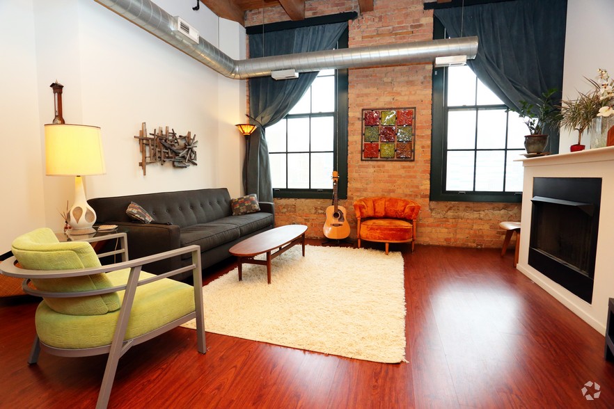 attachmentlivingroom3.jpg