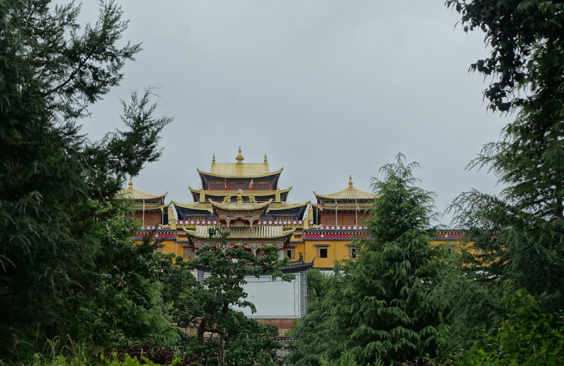 Other sights are within walking distance, such as the formidable Zhiyun temple, whose grand hall can seat hundreds of lamas.