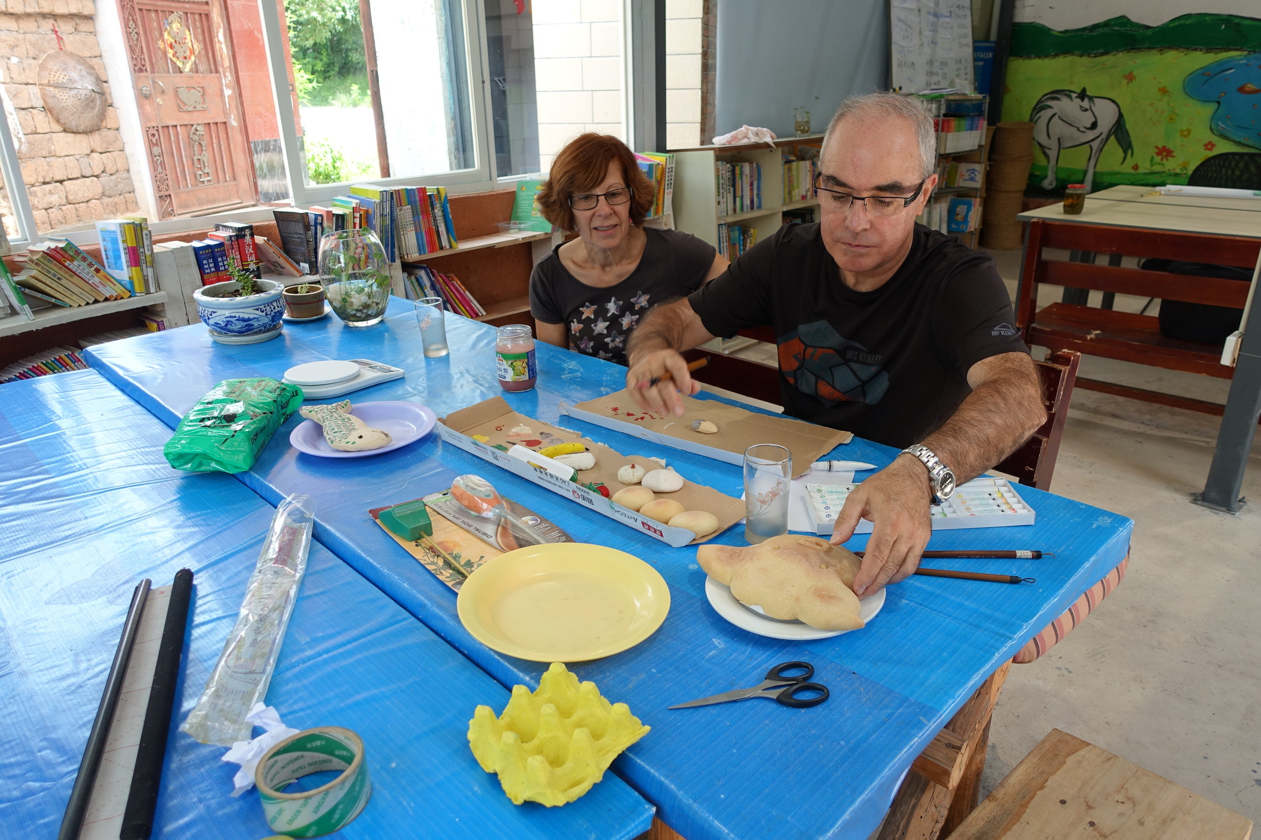 Marie-Josée and Guy creating models for the CO2 smart scale