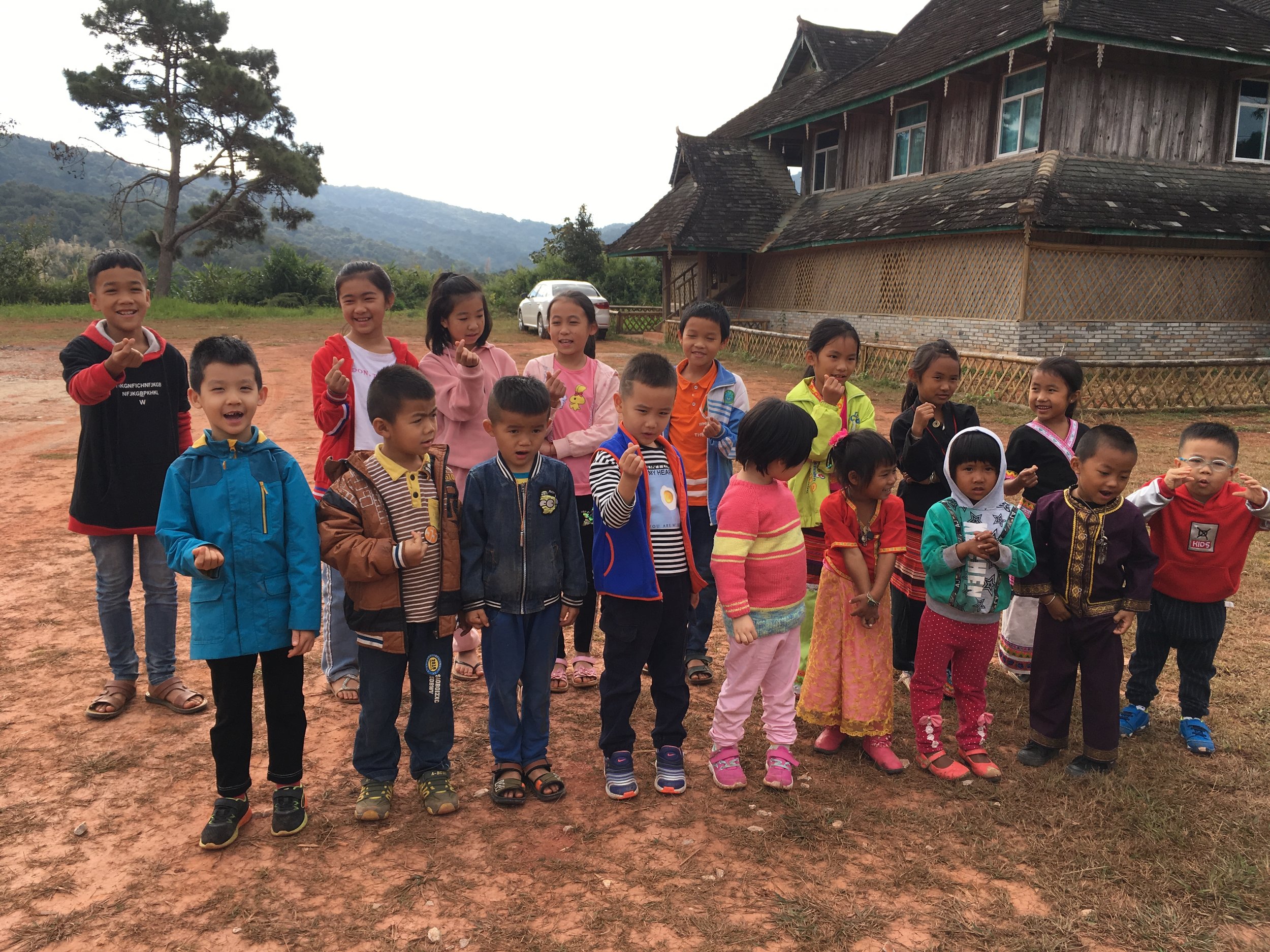 d-3 The village children visited the museum with children from hebei province.JPG