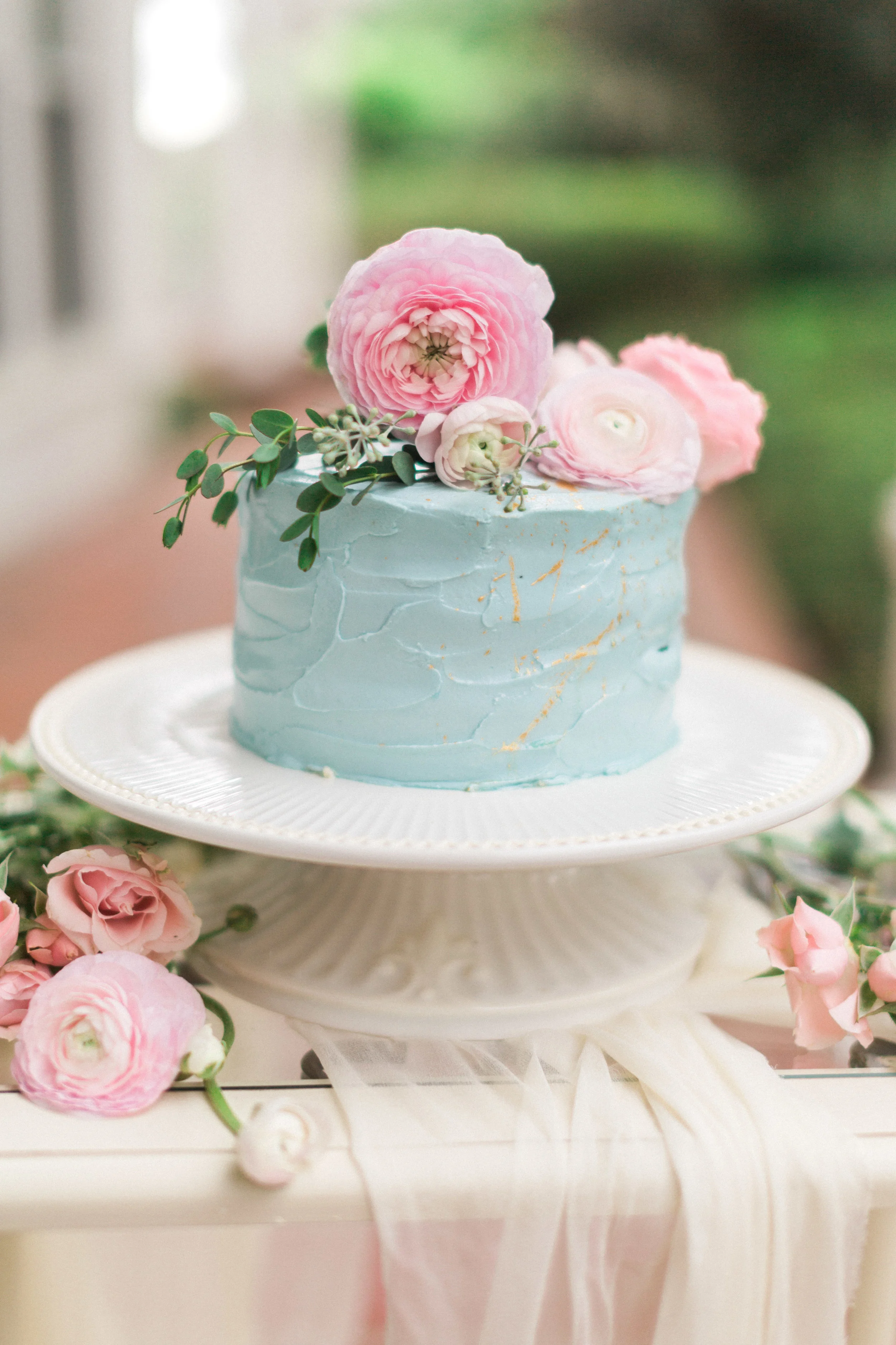 cypress grove estate house, orlando florida wedding photo shoot, cake and flowers