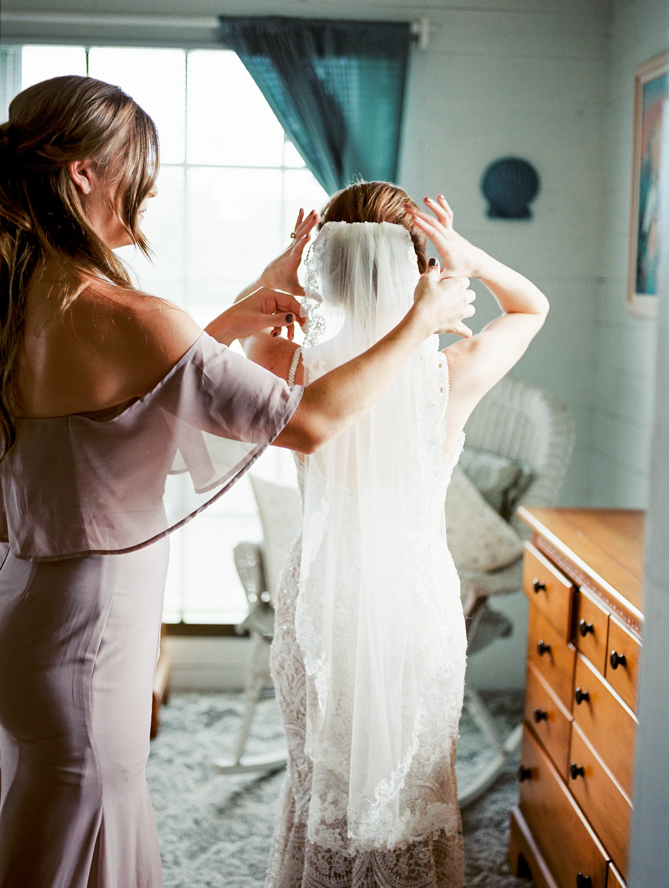 orlando florida wedding photography bride getting ready olivia bowen bridal