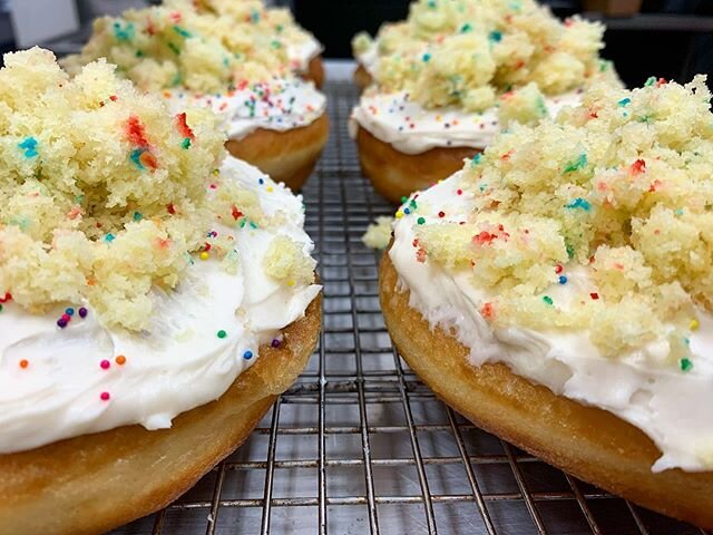 THIS BIRTHDAY CAKE DOUGHNUT GOT US WISHIN IT WAS OUR BIRTHDAY😳 #getinmybelly #ladiesofthemorning #hifivedoughnuts #doughnuts #donuts #birthday #cake