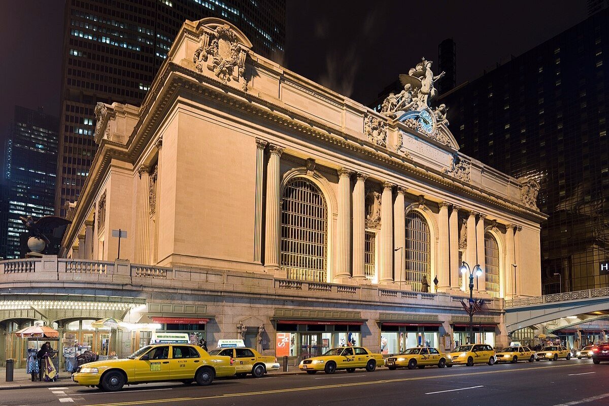 1200px-Image-Grand_central_Station_Outside_Night_2.jpg
