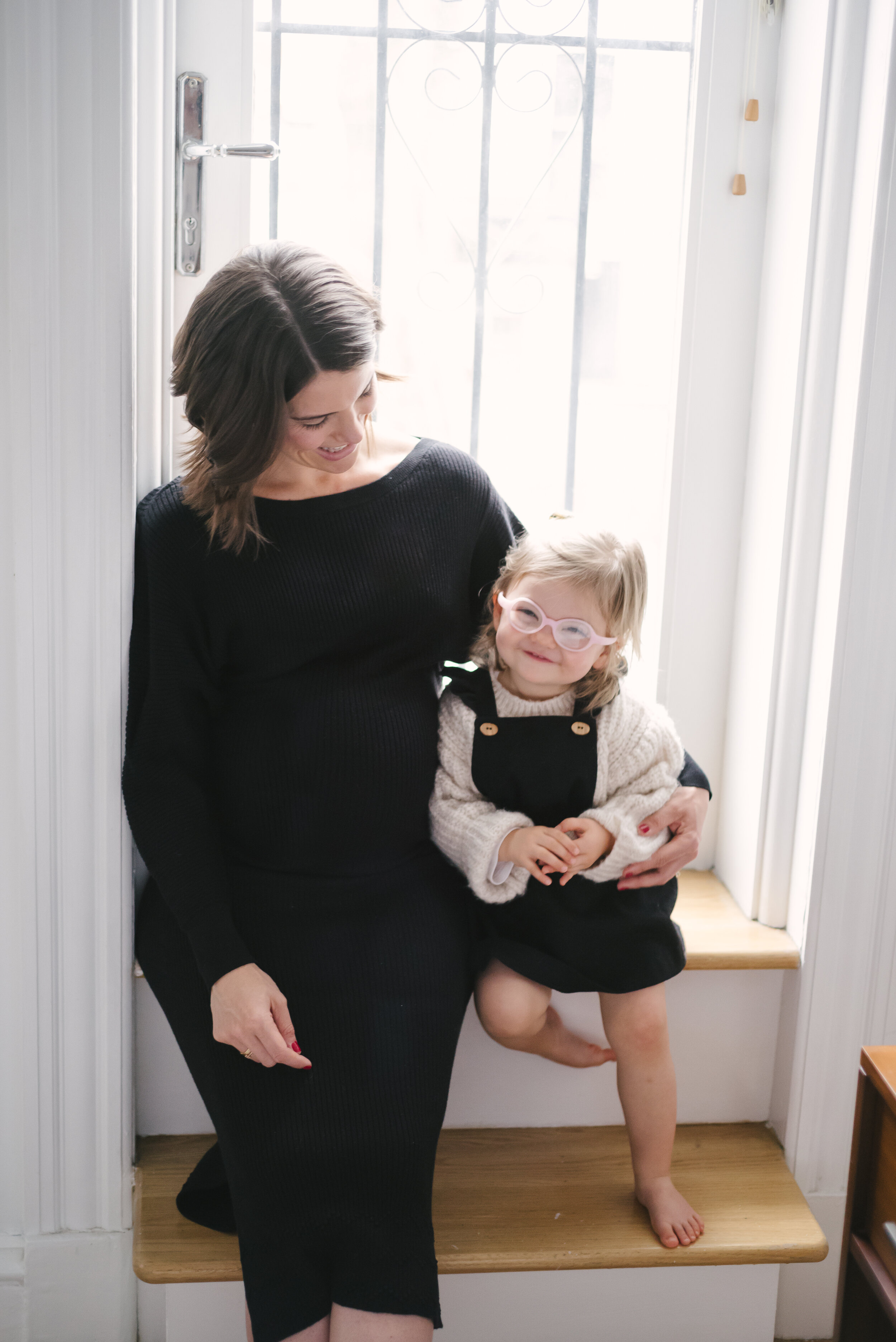  Styling tips for family portraits. Black outfits for family photos. 