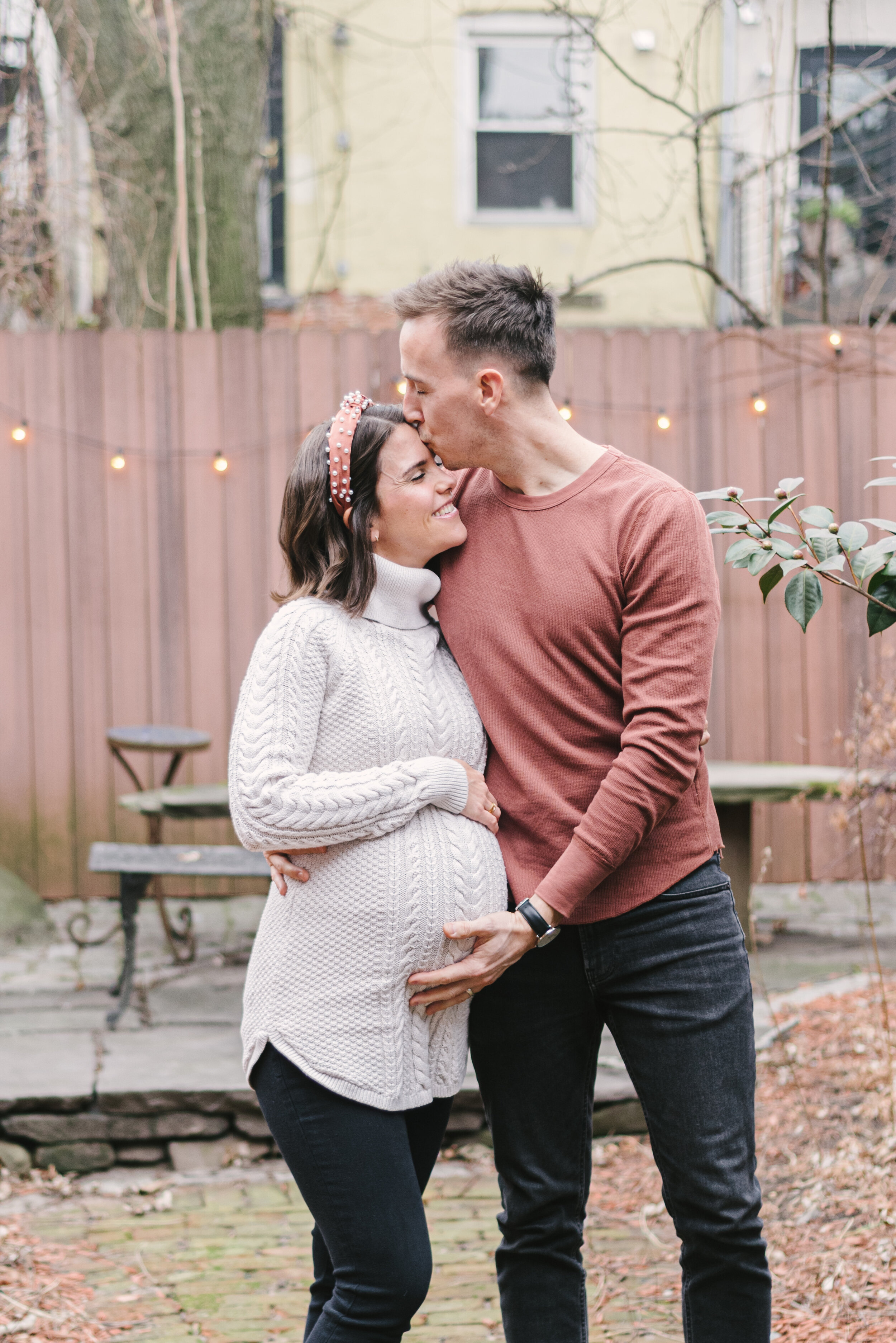  Styling tips for family portraits. Mauve and ivory outfits for family photos. 