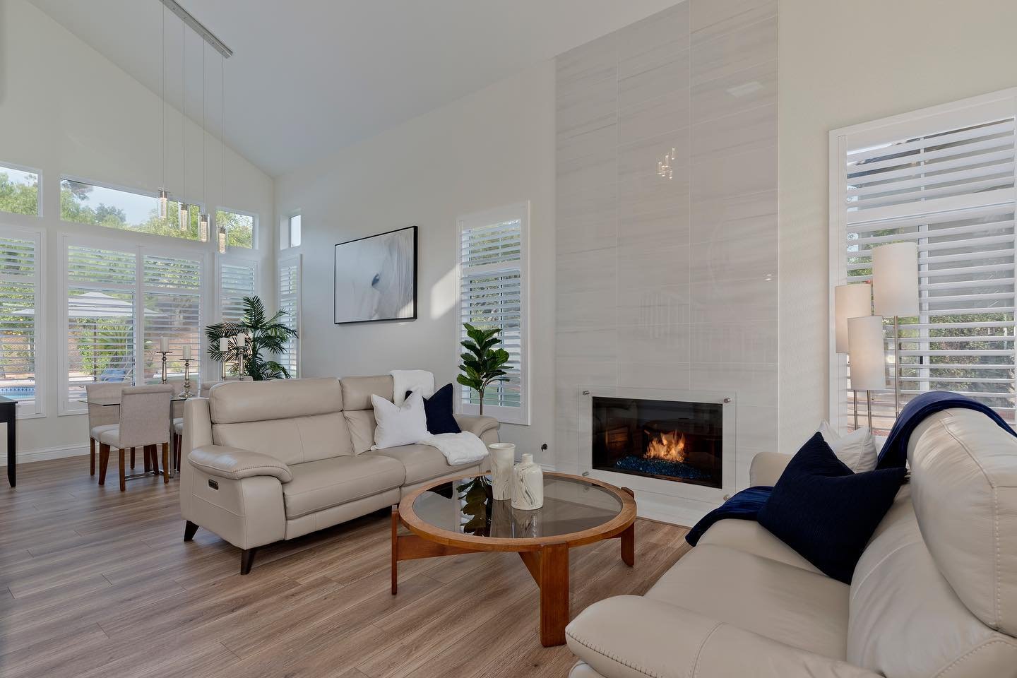 Look at the height of those ceilings, those beautiful floor, and beautiful design. 🤯⁠⠀
⁠⠀
⁠⠀
#sandiego #newlisting #newhome #interiordesign #househunting #houseforsale #homesale #homeforsale #sandiegorealtors #sandiegorealestate #realestate⁠ #sandie