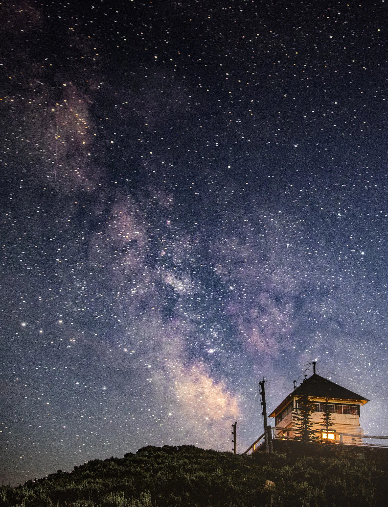 Canon 7D Mark II with a Sigma 18-35mm F1.8 on Manfrotto tripod with FLM ball head: 25 sec     F1.8     ISO 1600
